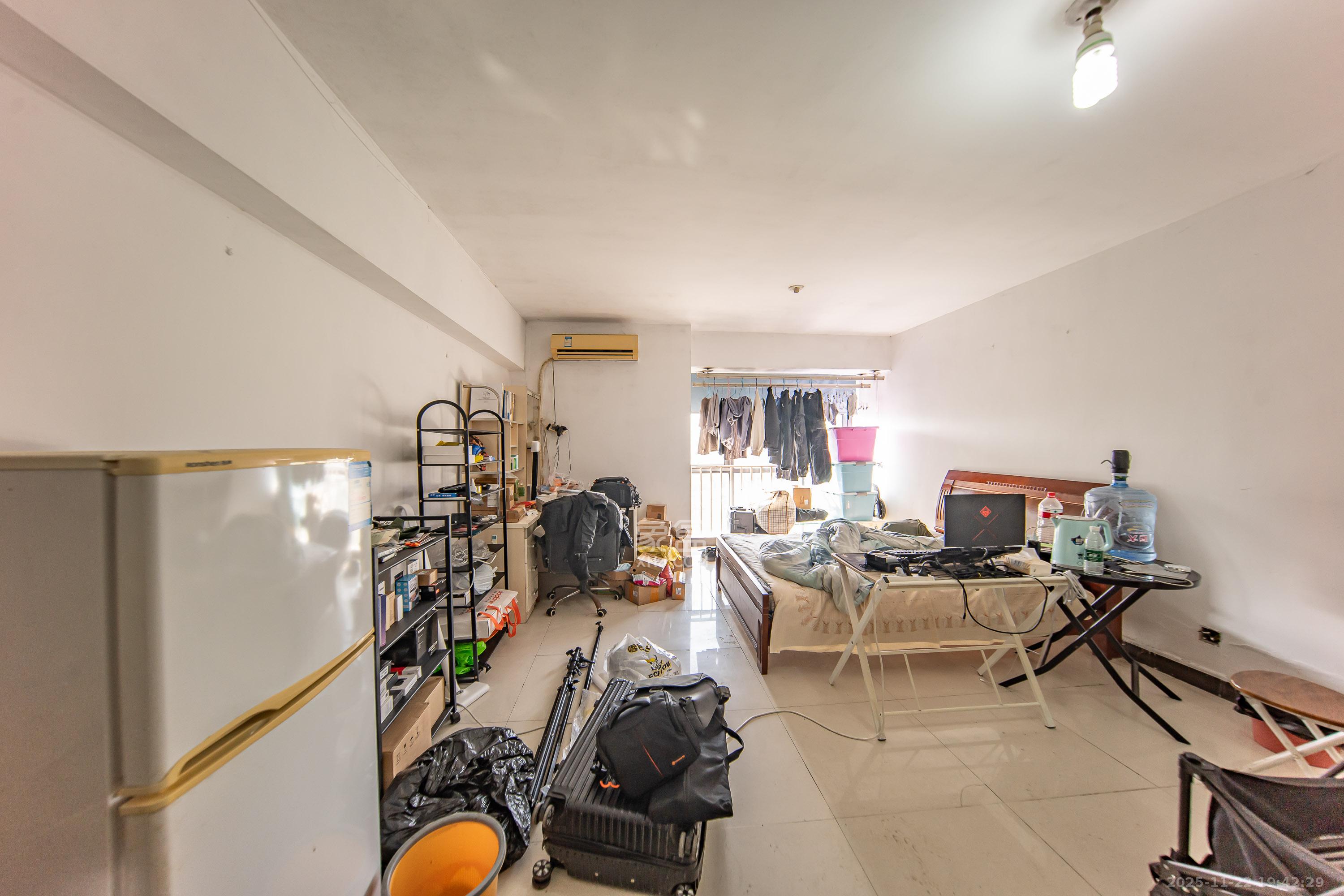 阳光100二期 1室1厅1卫 21.8万 阳光100二期 1室1厅1卫 21.8万客厅