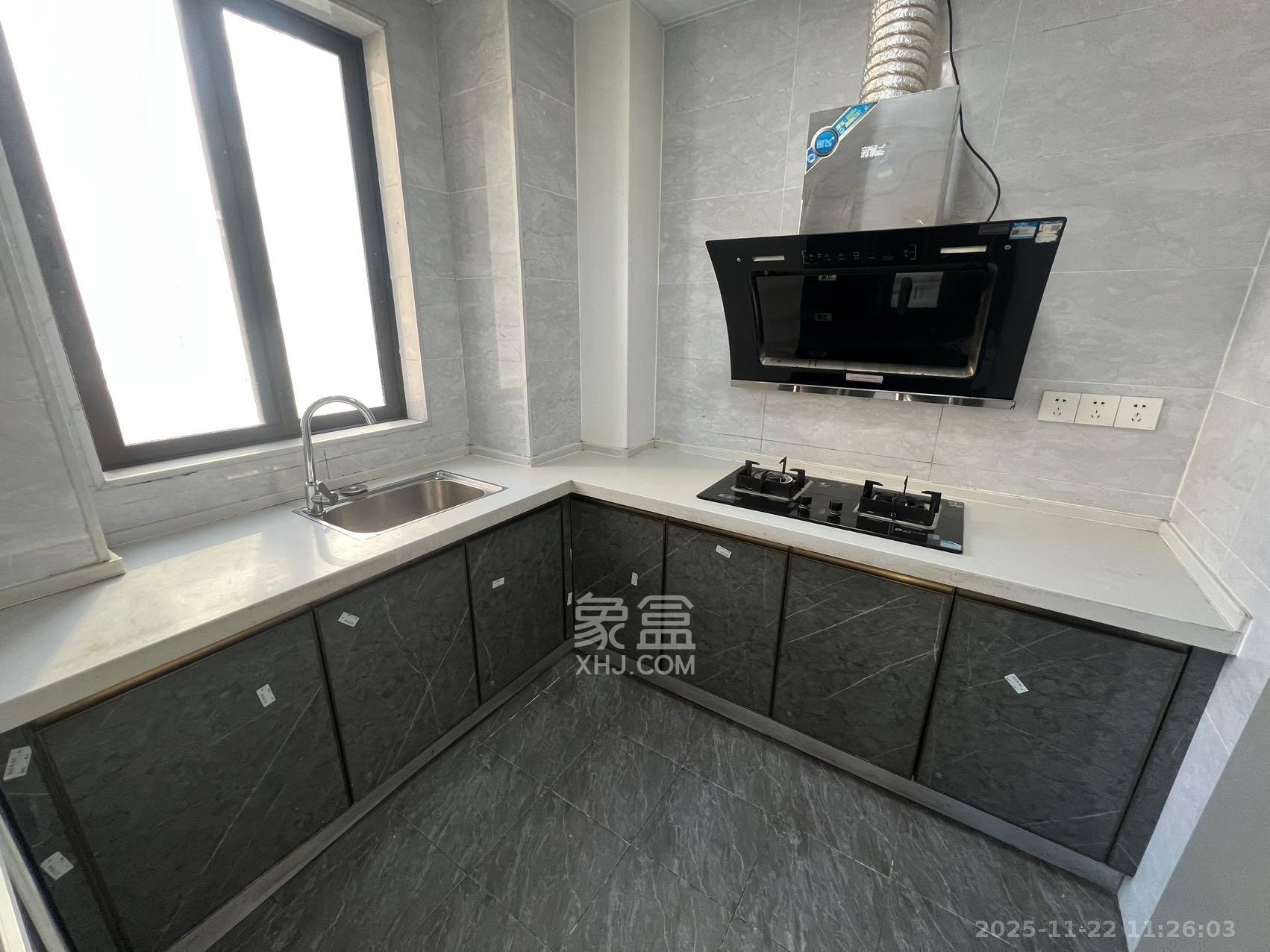 龙湖春江悦茗  3室2厅2卫    2200.0元/月室内图