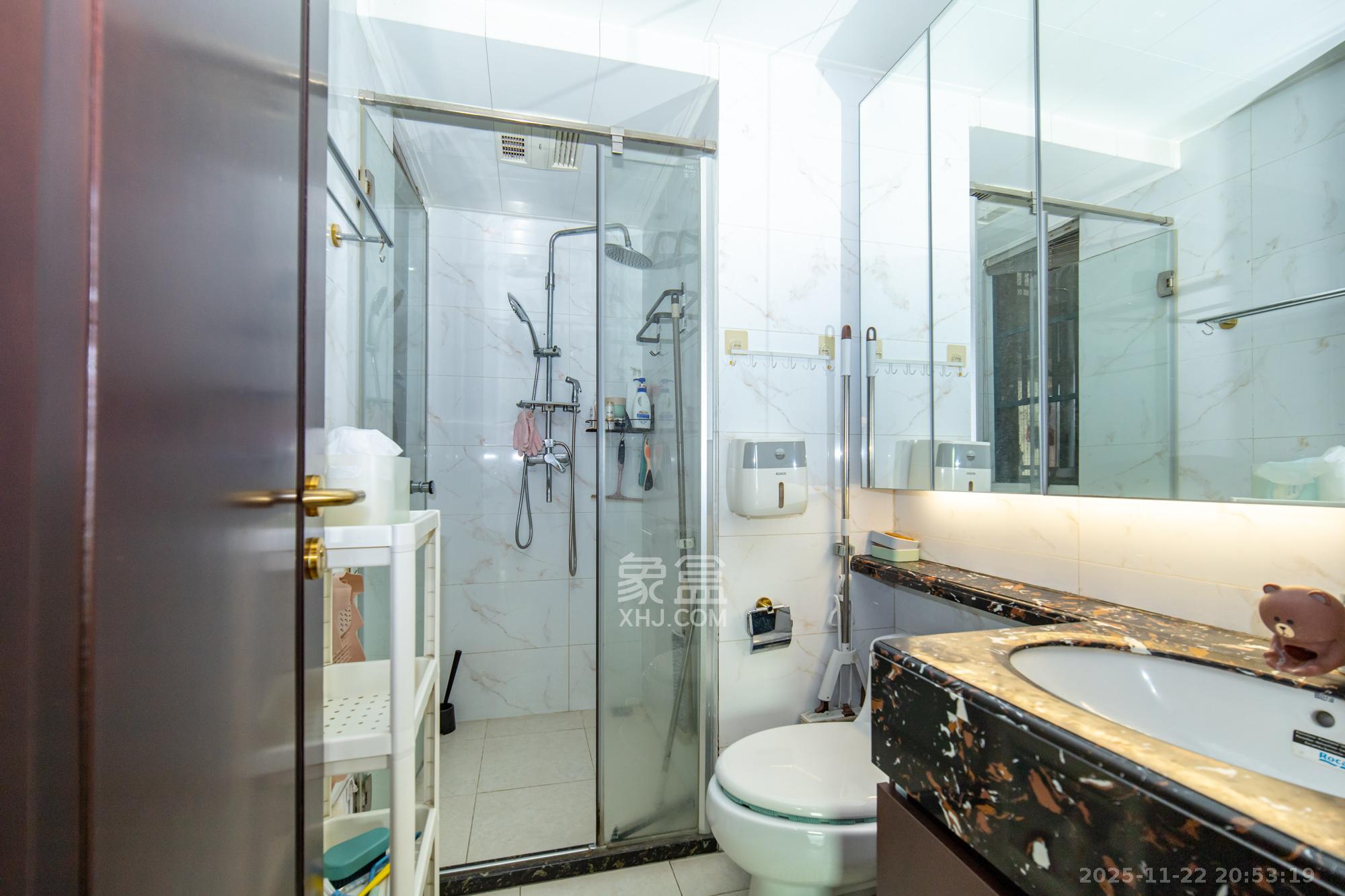 恒大雅苑  2室2厅1卫    58.0万卫生间