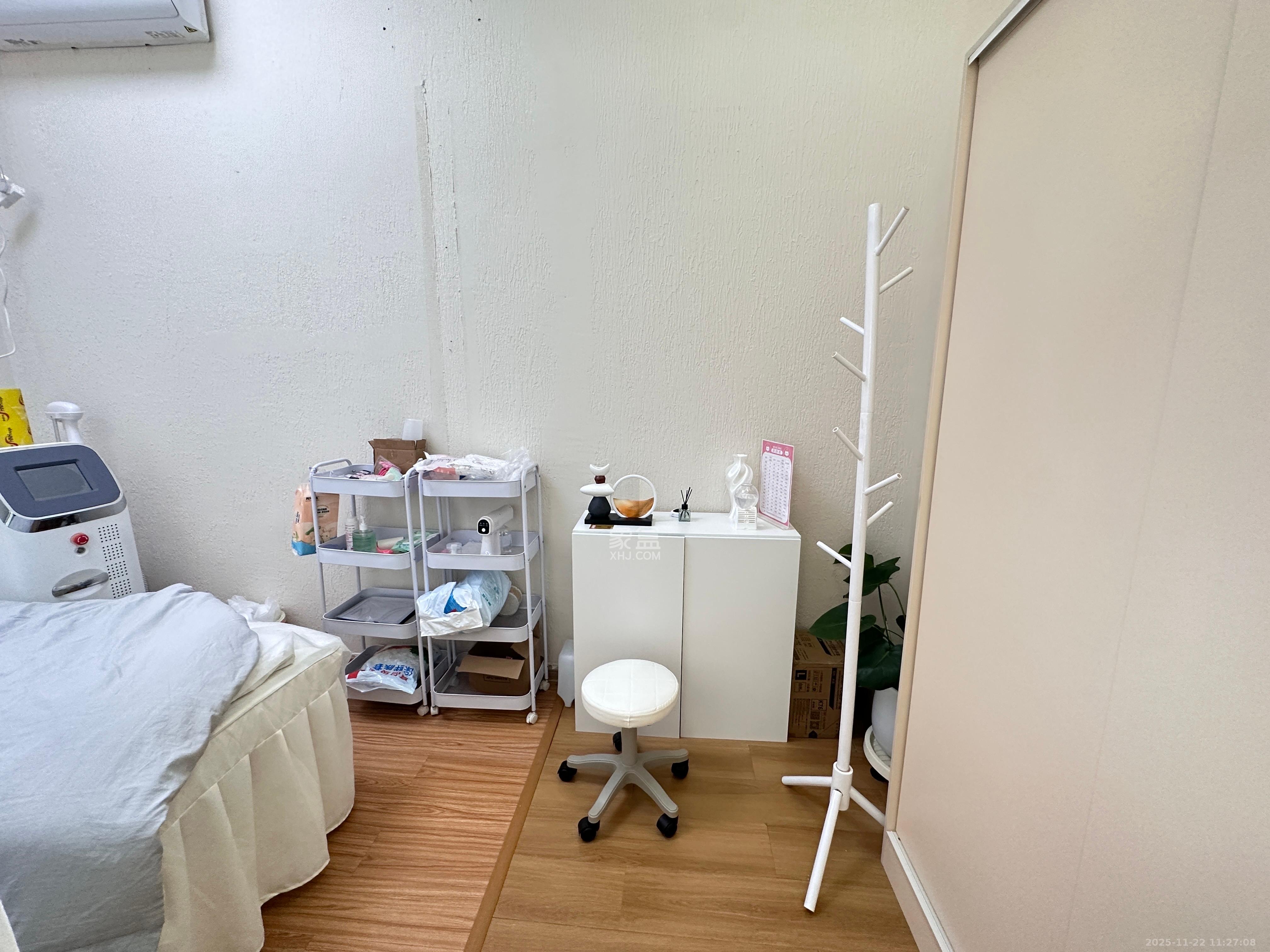 奥克斯广场  1室1厅1卫    2300.0元/月室内图