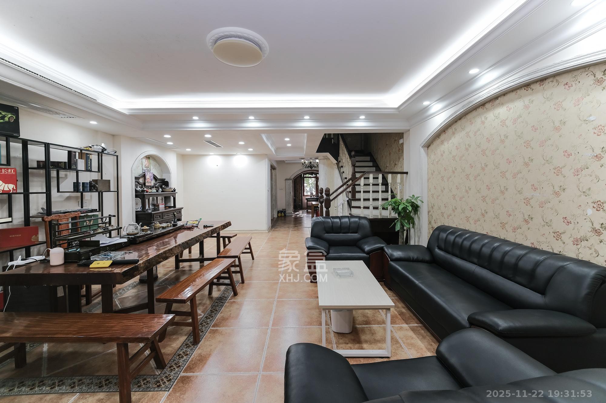 山水湾A区  1室2厅1卫    320.0万