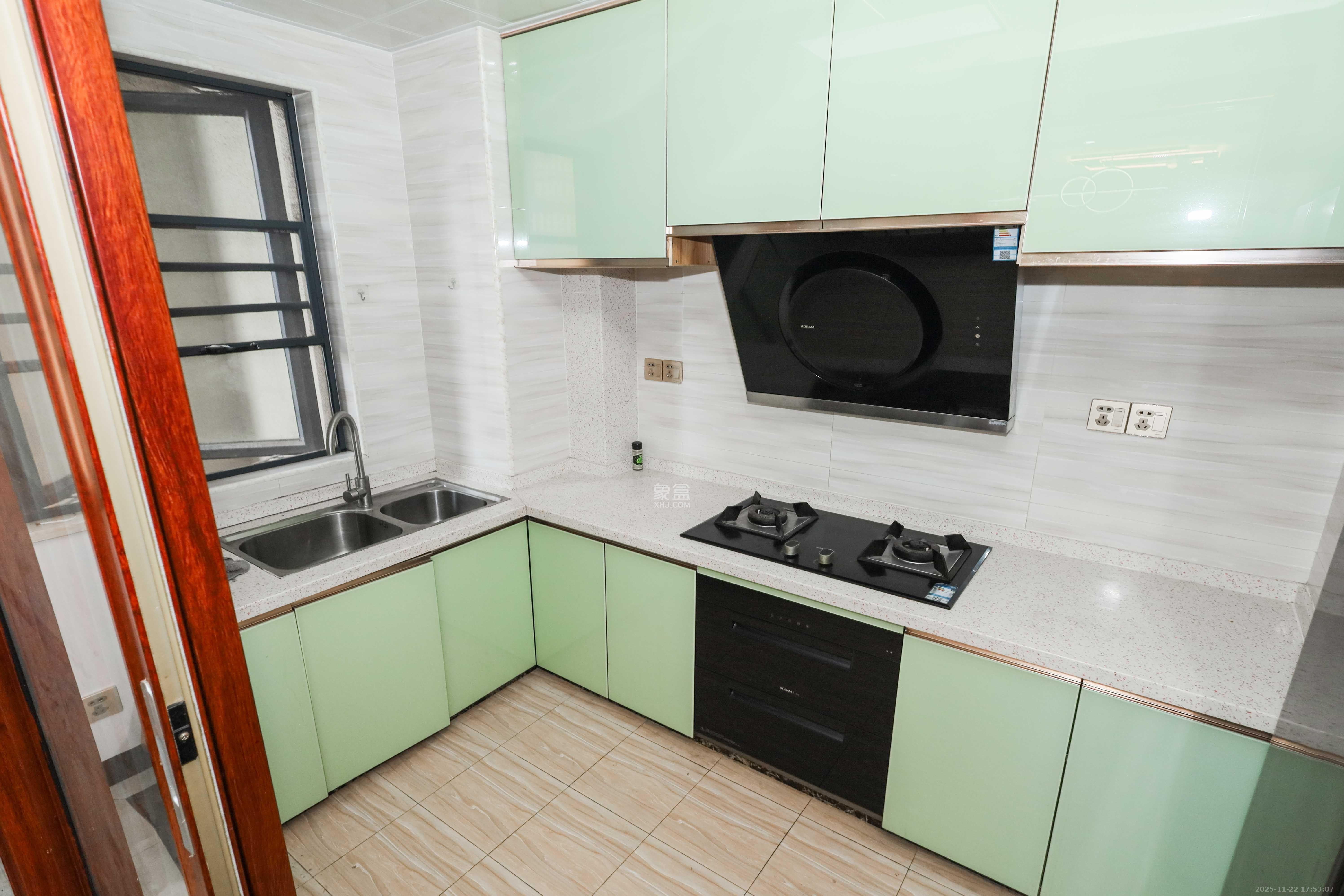 好莱城（弘德西街）  4室2厅1卫    2900.0元/月室内图