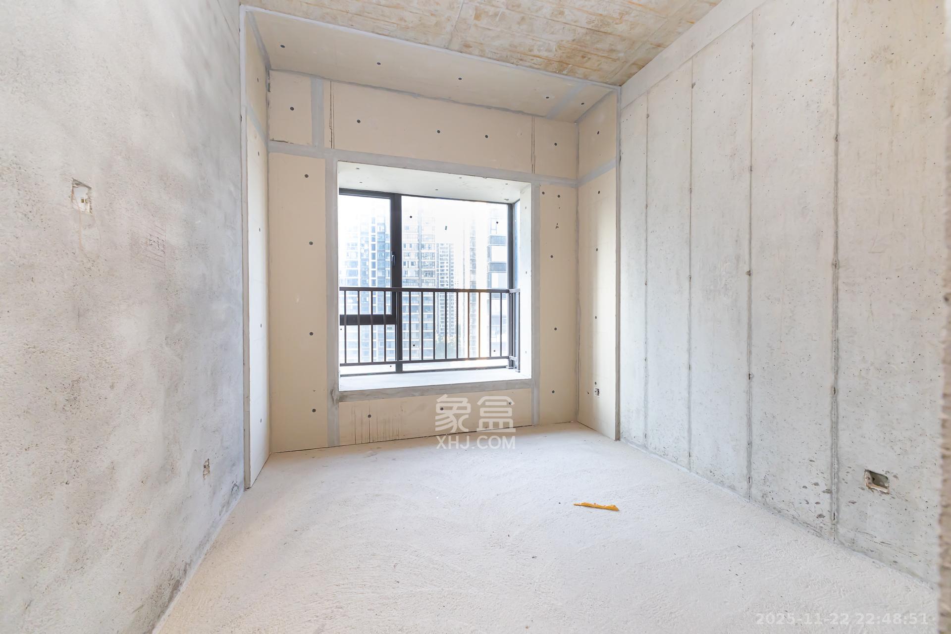 润和湘江天地E区  4室2厅3卫    200.0万卧室