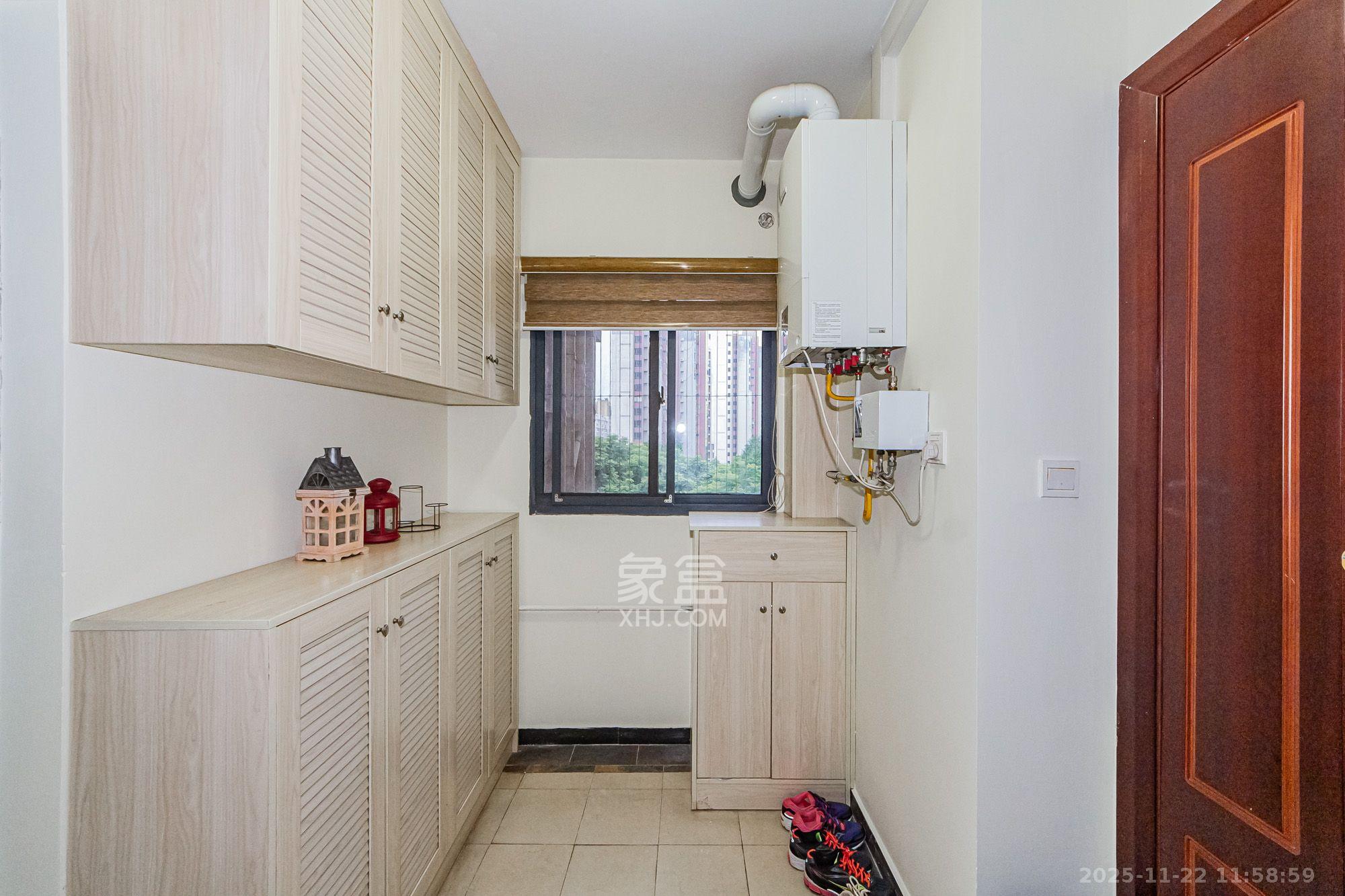 珠江花城四期花盛 3室2厅2卫 2700.0元/月 珠江花城四期花盛 3室2厅2卫 2700.0元/月室内图