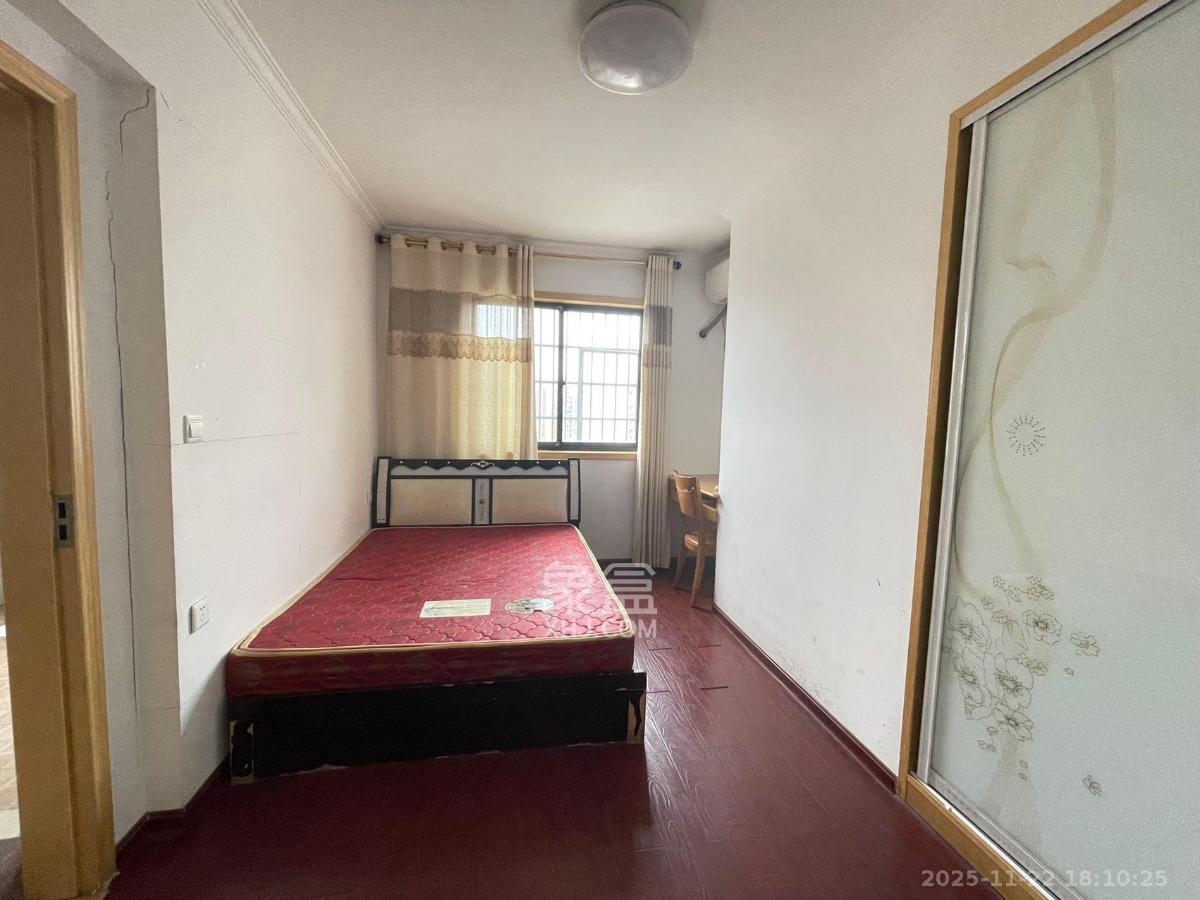 诚兴园 3室2厅2卫 2100.0元/月 诚兴园 3室2厅2卫 2100.0元/月室内图