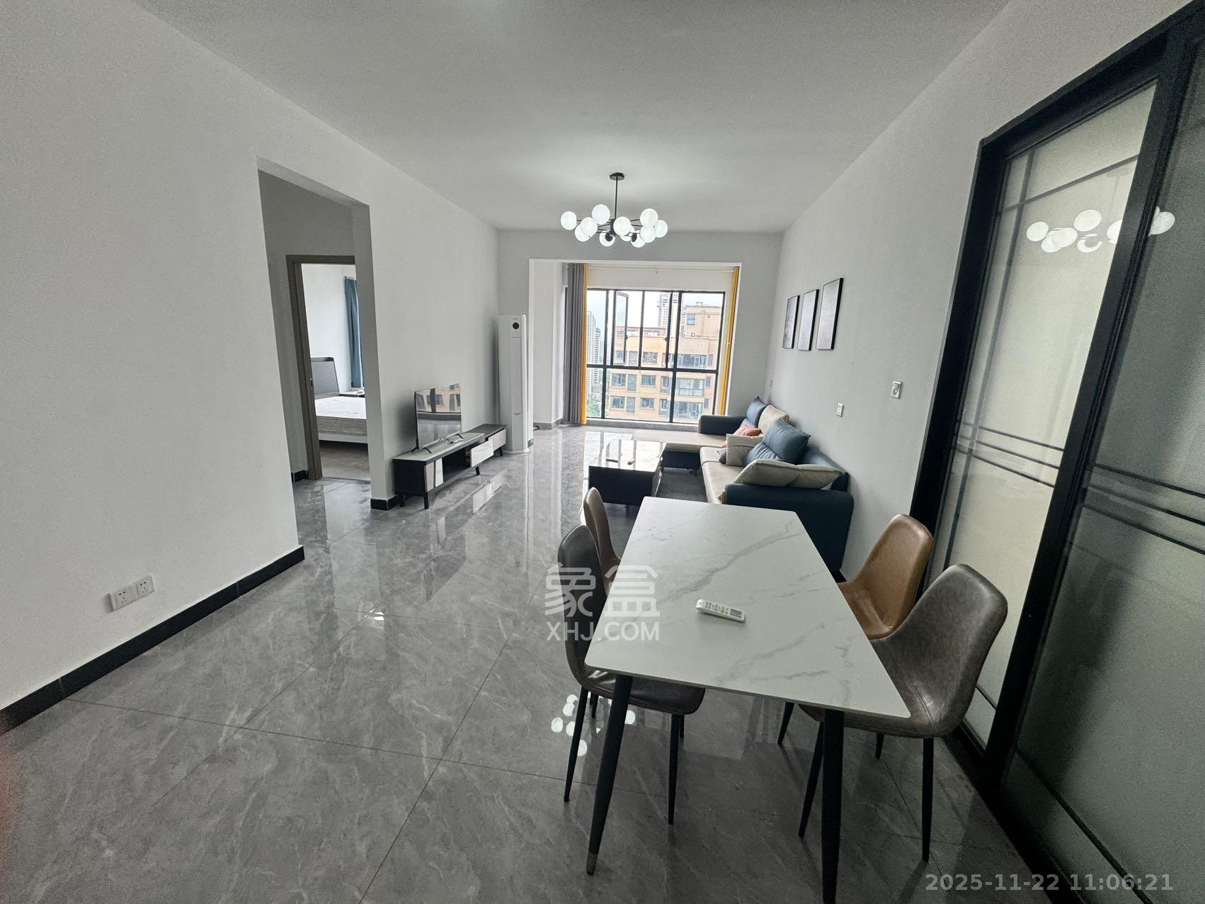 长房东旭国际  3室2厅1卫    2700.0元/月室内图