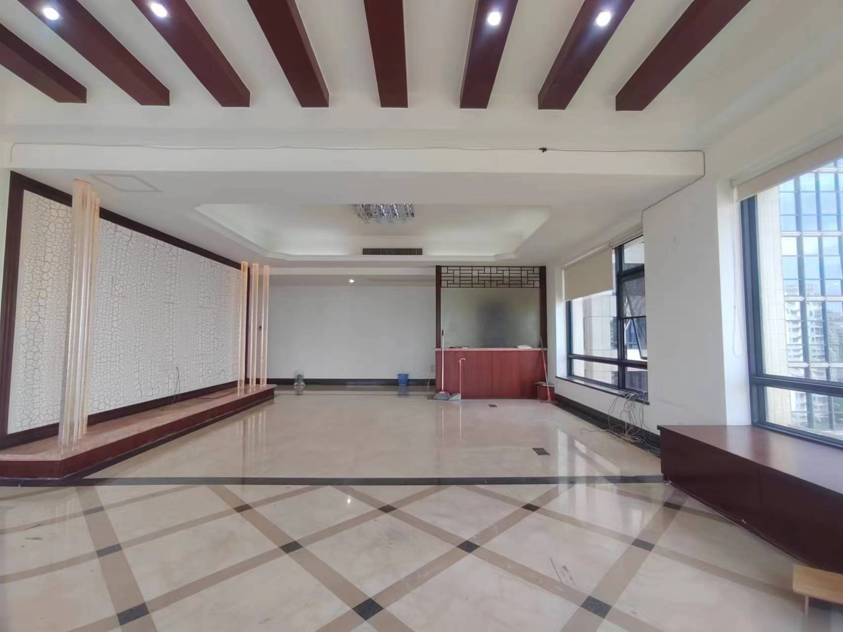 紫荆信息公寓  5室2厅2卫    11000.0元/月