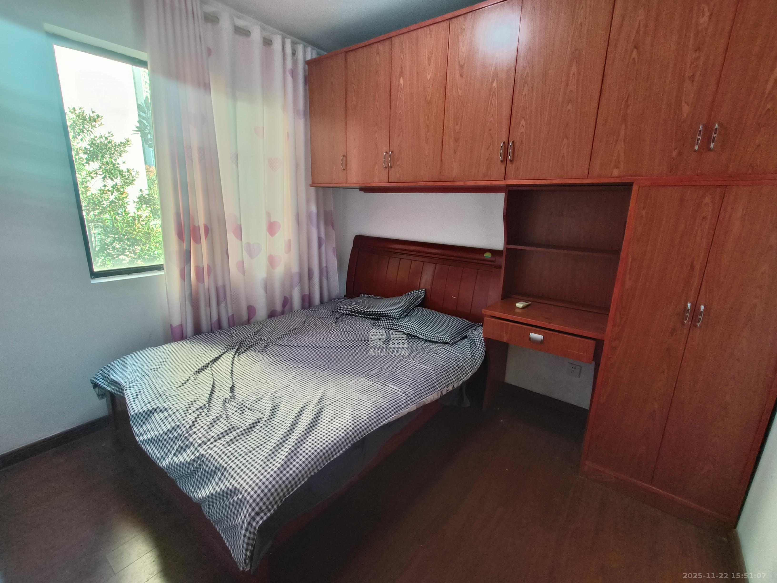 万科城 3室2厅1卫 2500.0元/月 万科城 3室2厅1卫 2500.0元/月室内图