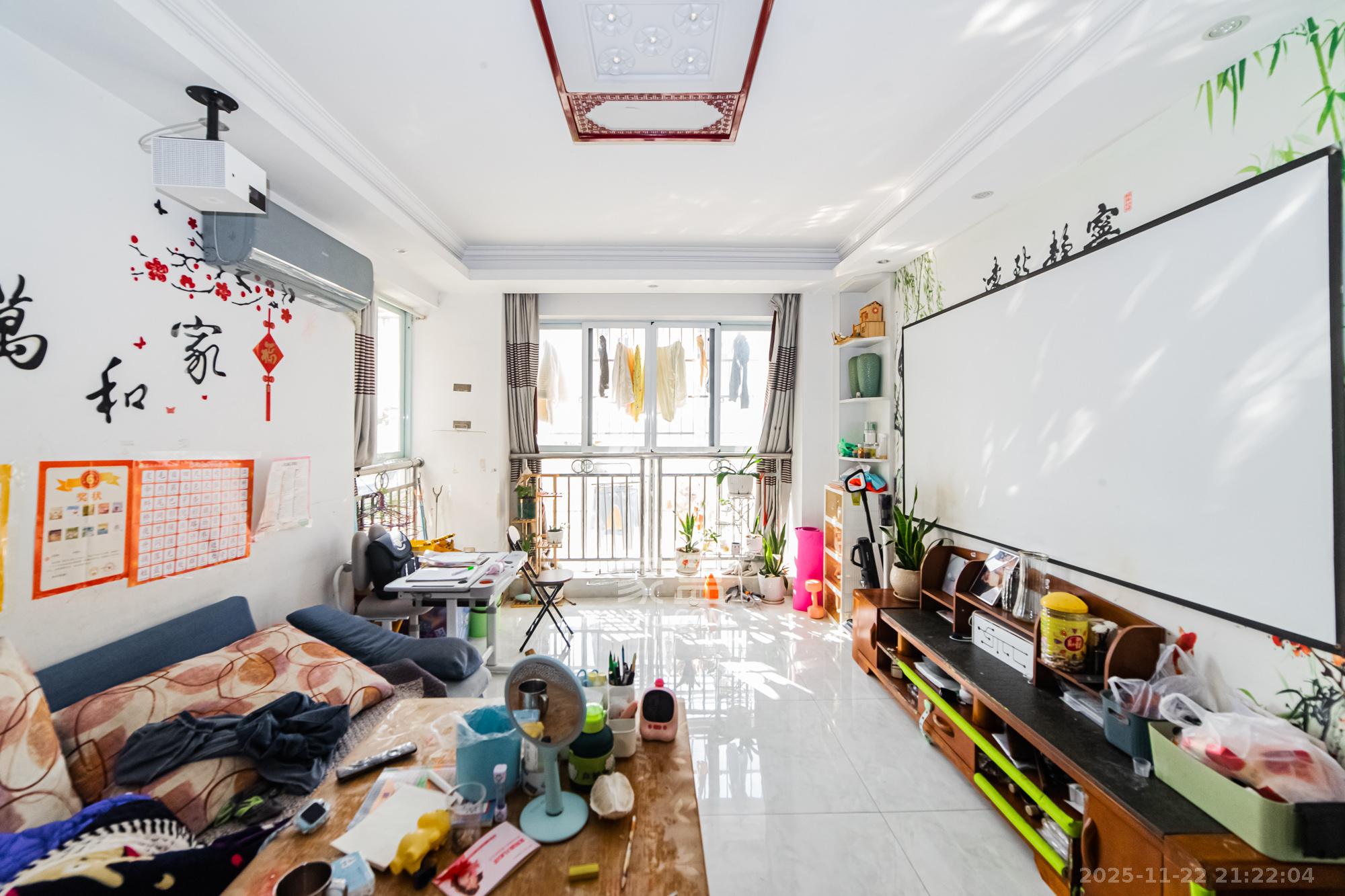 万国城（当代满庭春MOMA）三期  3室2厅1卫    68.0万