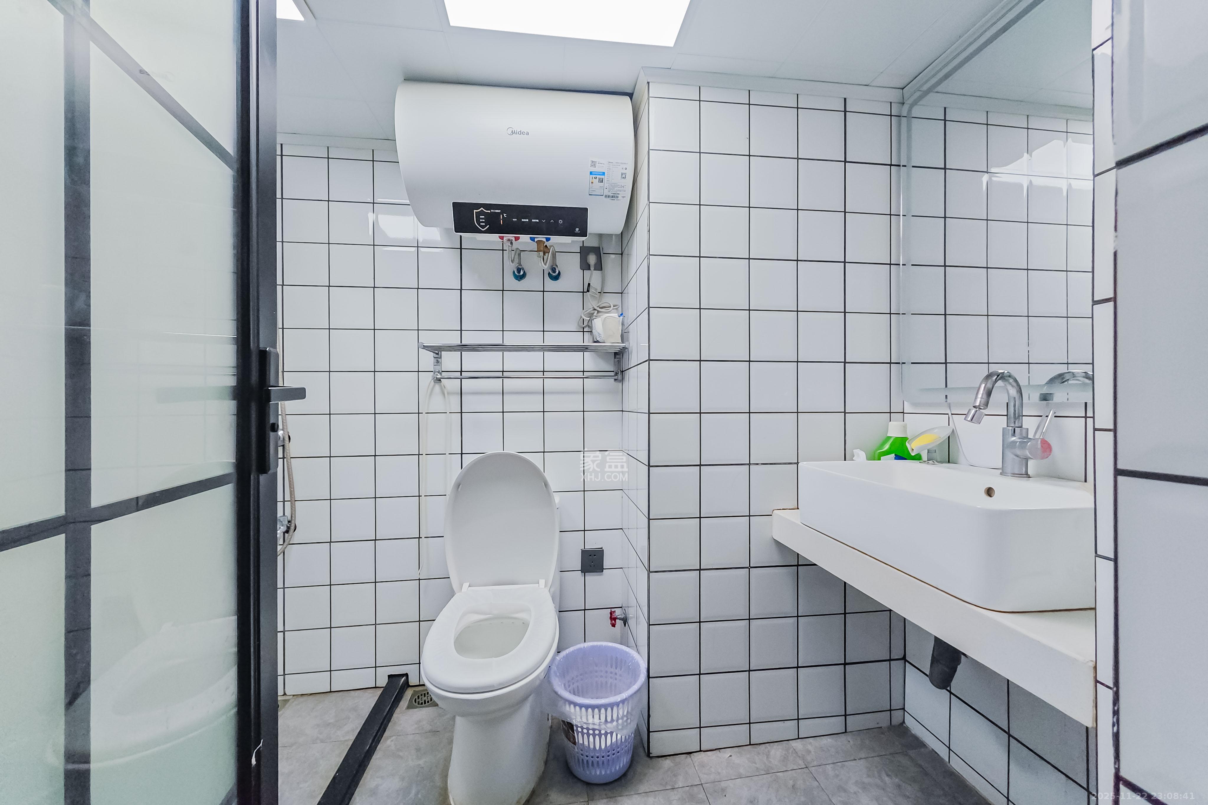 半山壹号  3室2厅2卫    135.0万卫生间