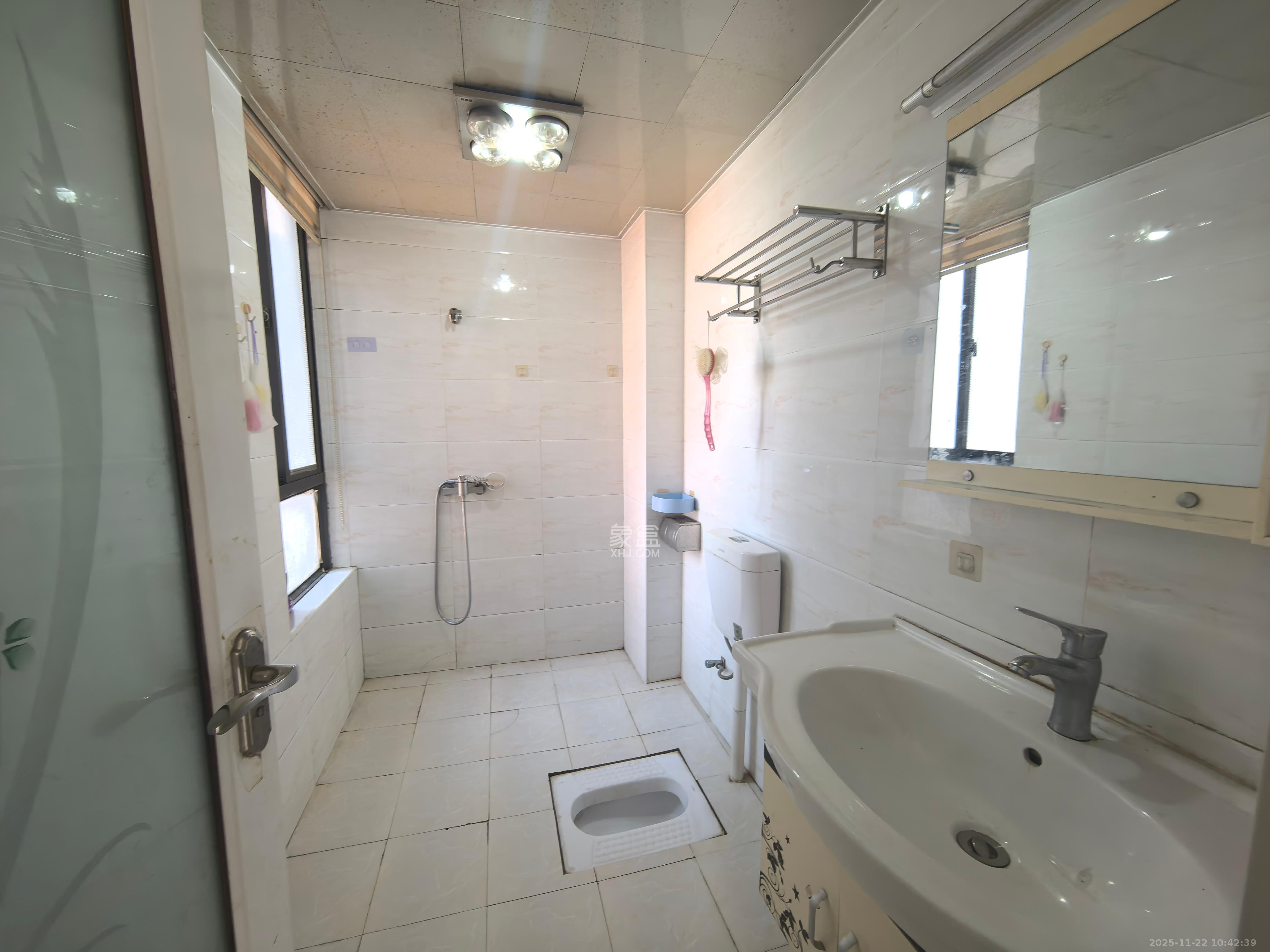 华润凤凰城二期  3室2厅1卫    1800.0元/月室内图