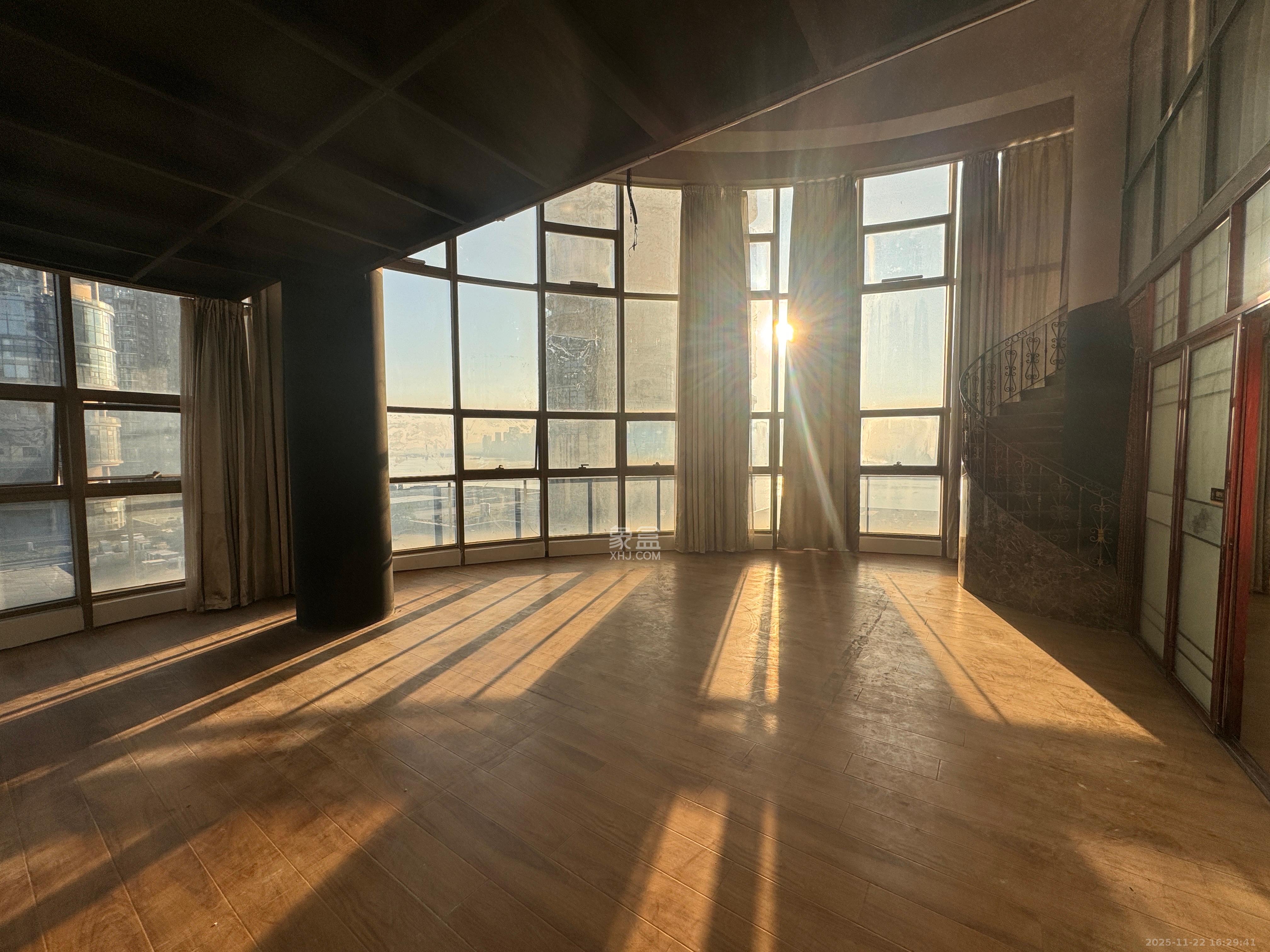 湘江世纪城富湾国际 5室2厅2卫 10000.0元/月 湘江世纪城富湾国际 5室2厅2卫 10000.0元/月室内图