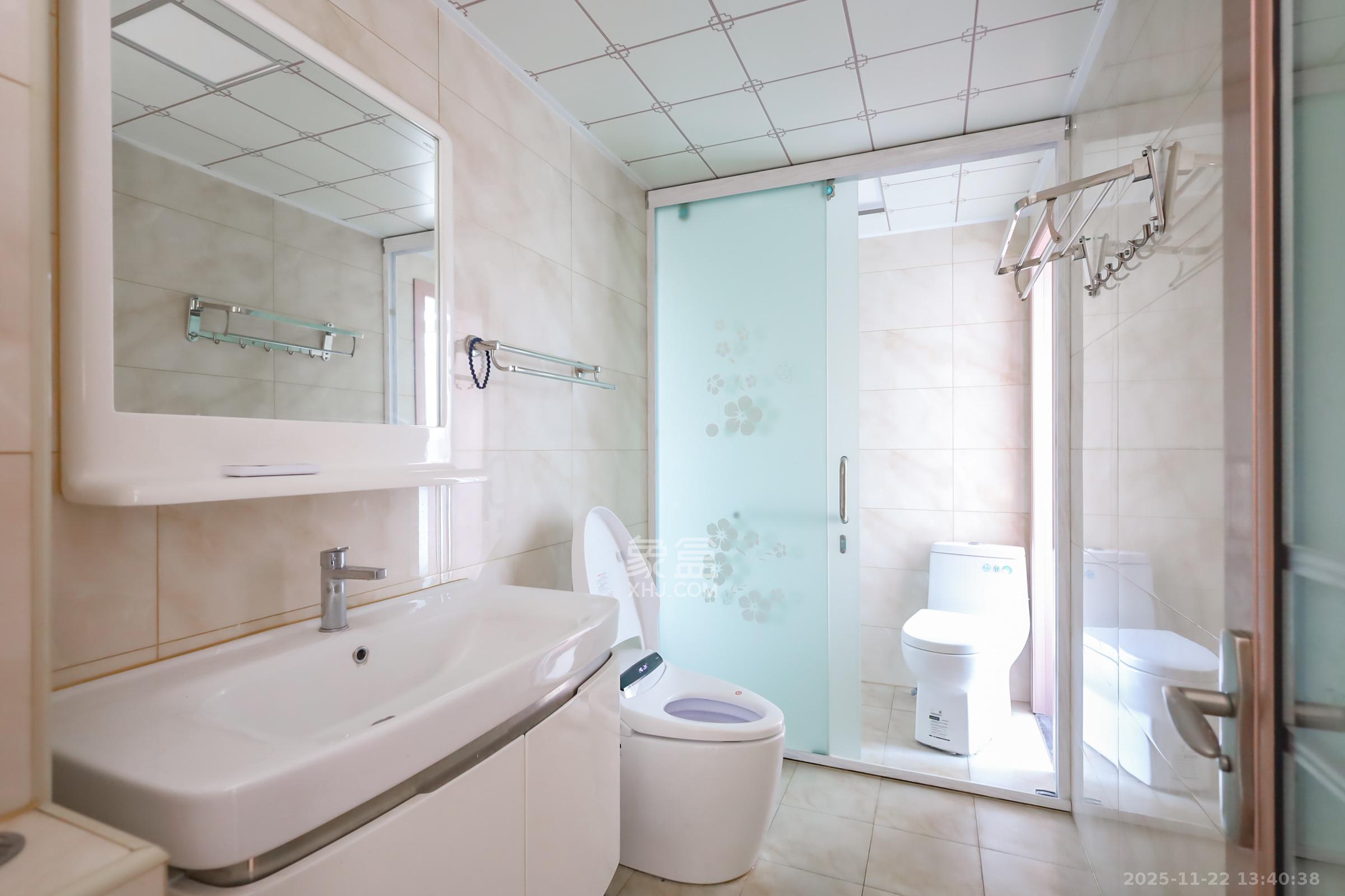 保利西海岸A区 4室2厅2卫 255.0万 保利西海岸A区 4室2厅2卫 255.0万卫生间