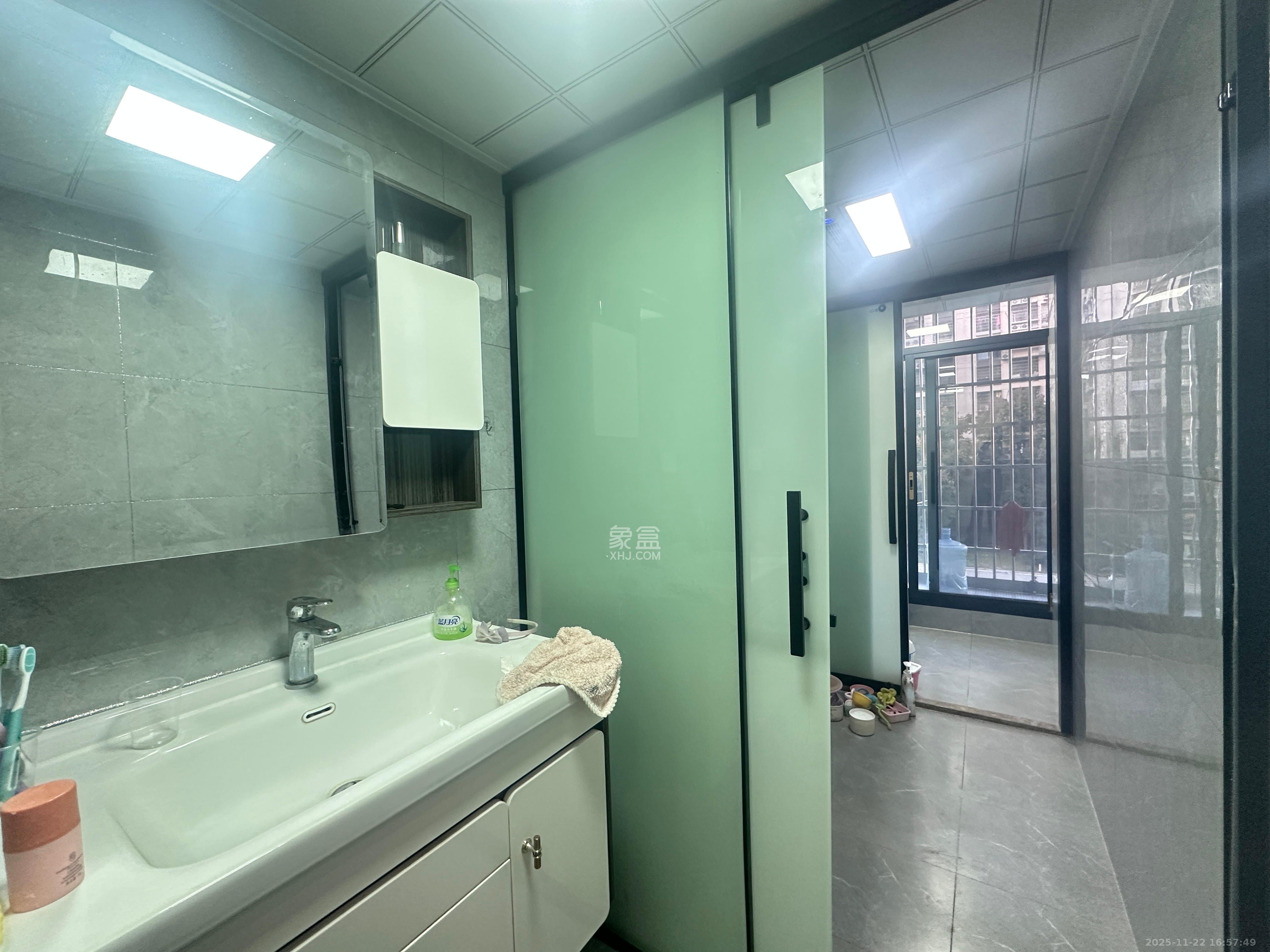 桥头家苑一期 3室2厅2卫 2000.0元/月 桥头家苑一期 3室2厅2卫 2000.0元/月室内图