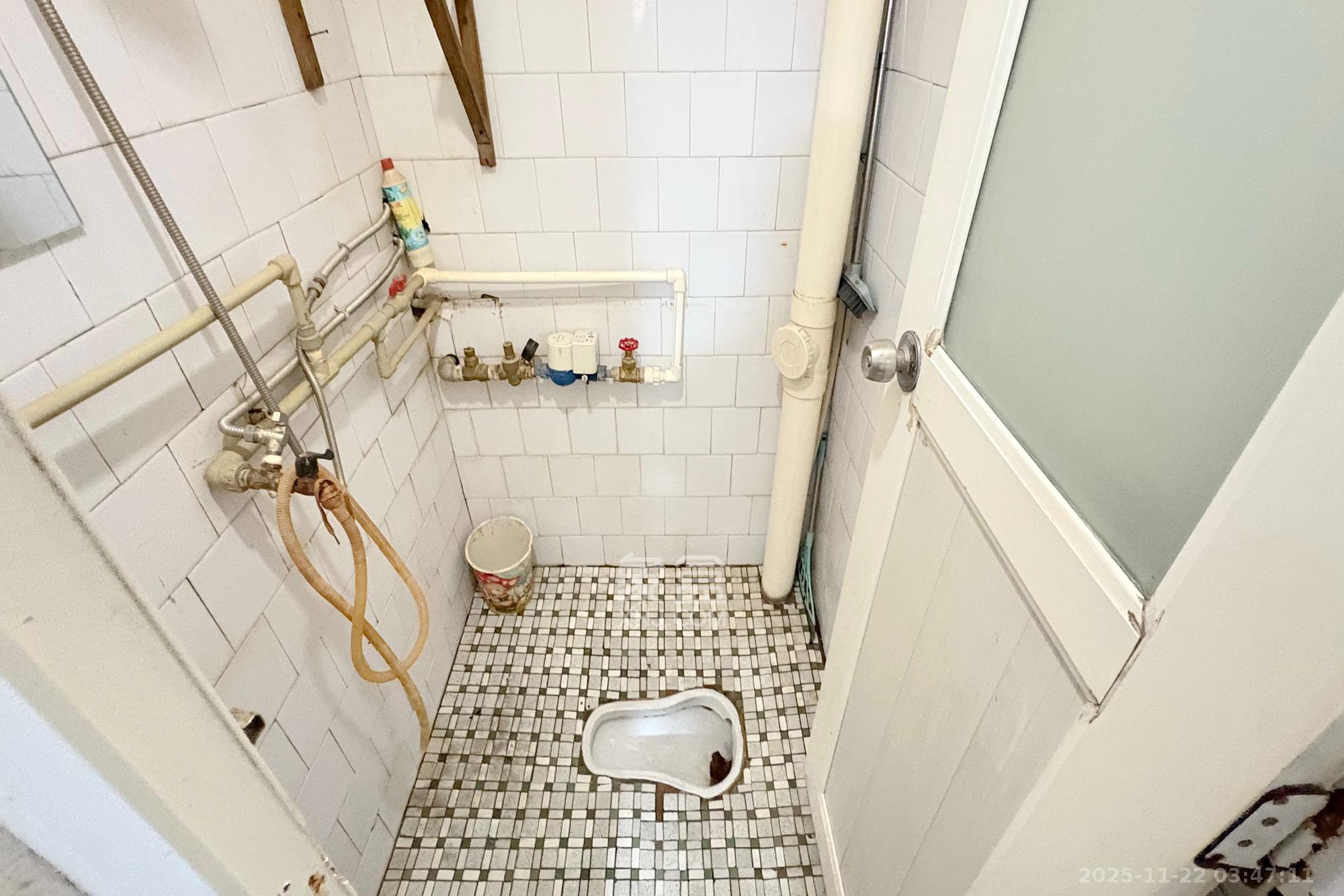 新兴小区（杨家山社区）  2室1厅1卫    33.0万卫生间