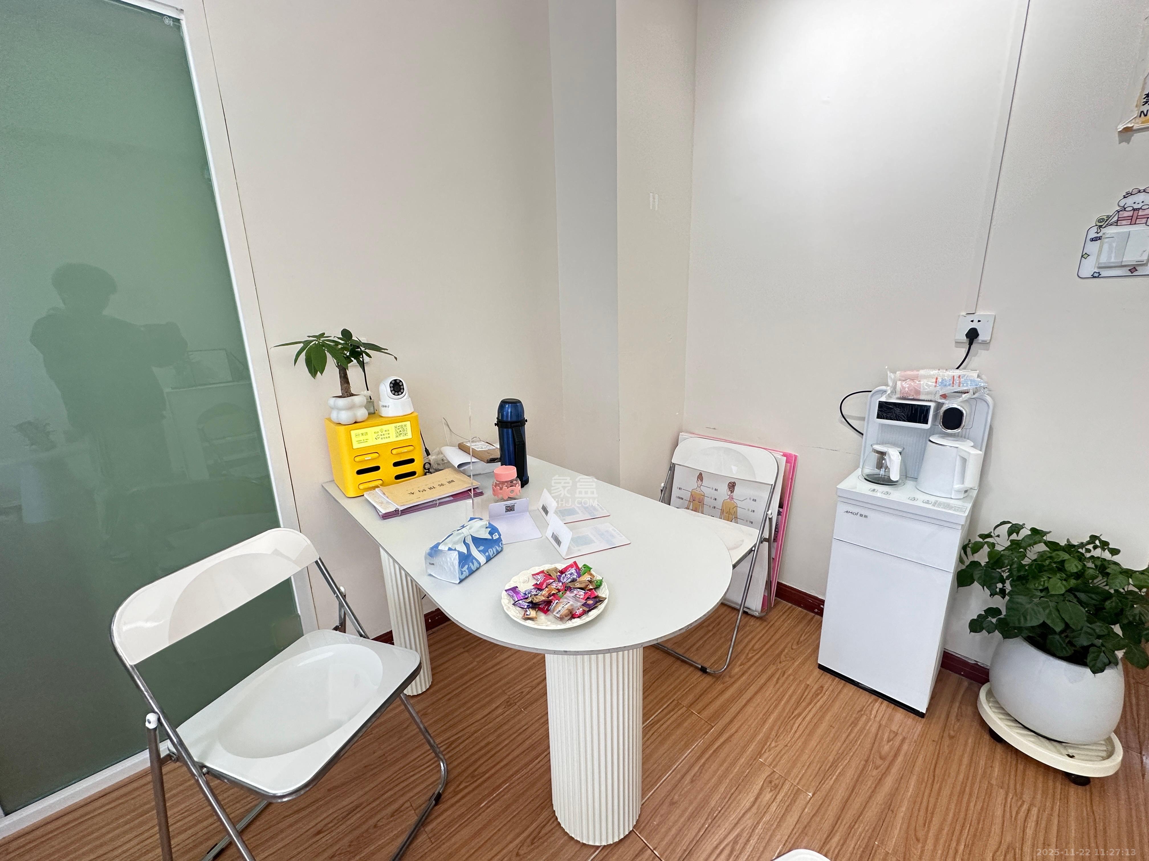 奥克斯广场  1室1厅1卫    2300.0元/月室内图