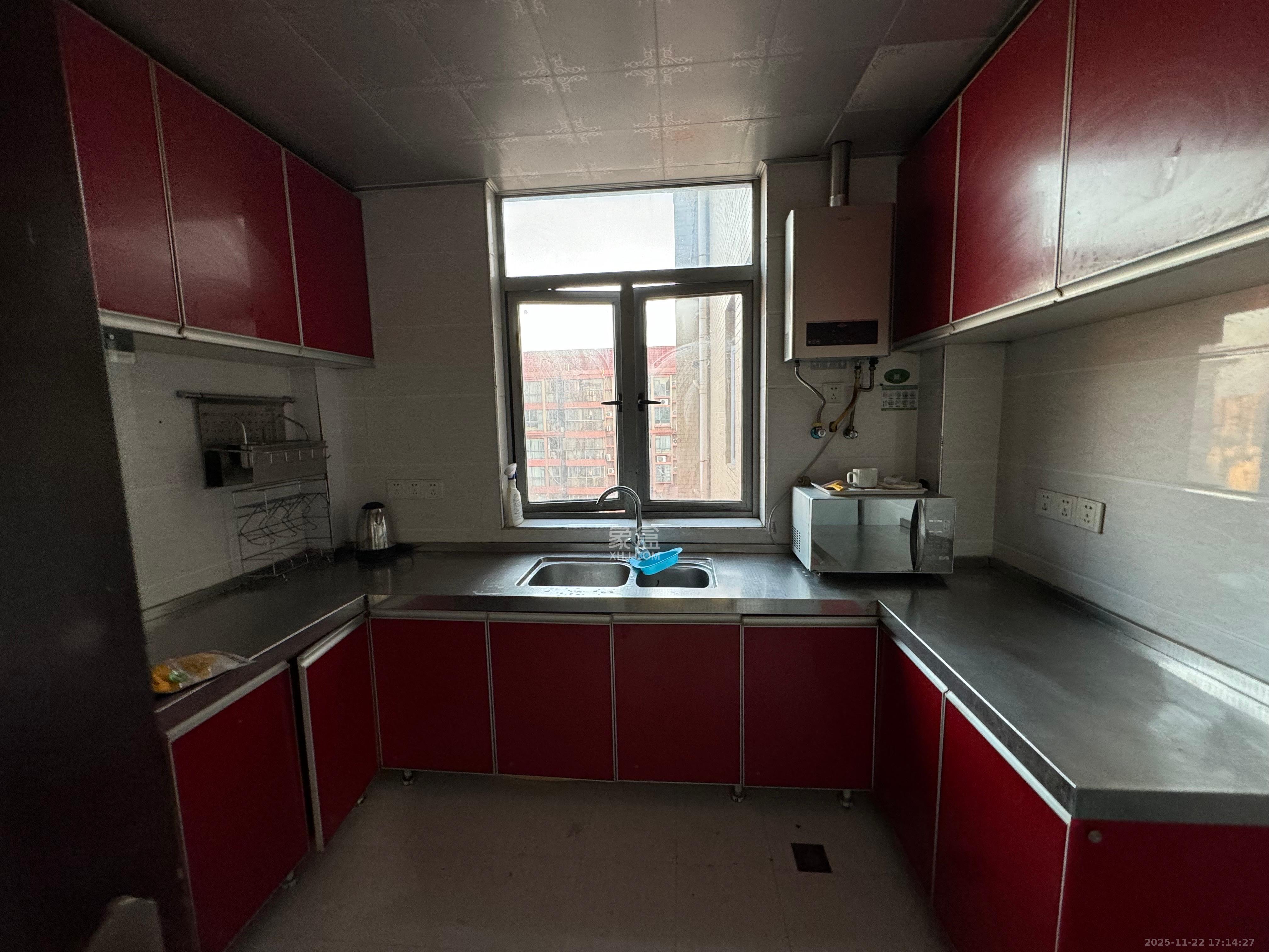 金领家族 3室2厅2卫 2600.0元/月 金领家族 3室2厅2卫 2600.0元/月室内图