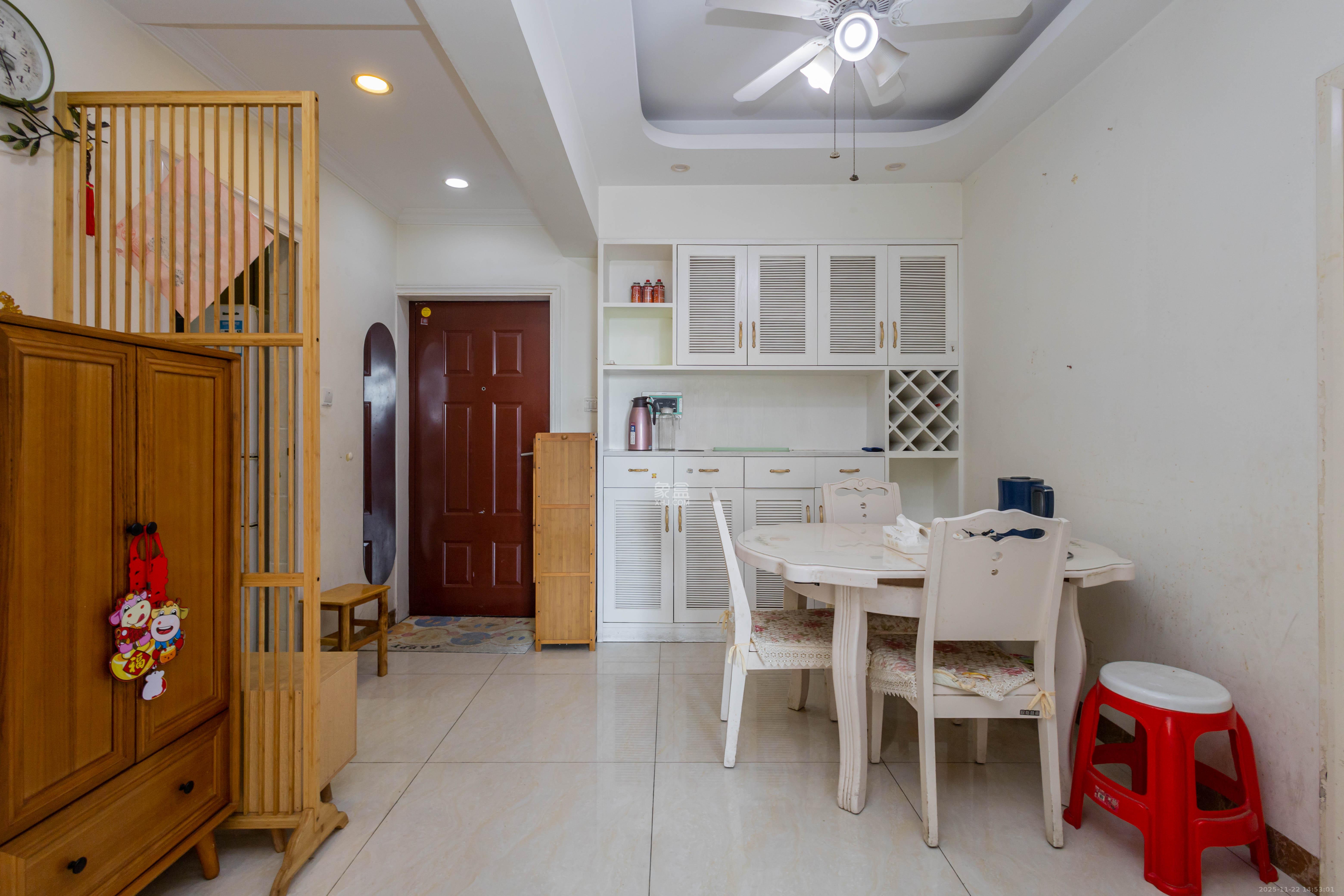 中国铁建国际城二期 2室2厅1卫 43.0万 中国铁建国际城二期 2室2厅1卫 43.0万客厅