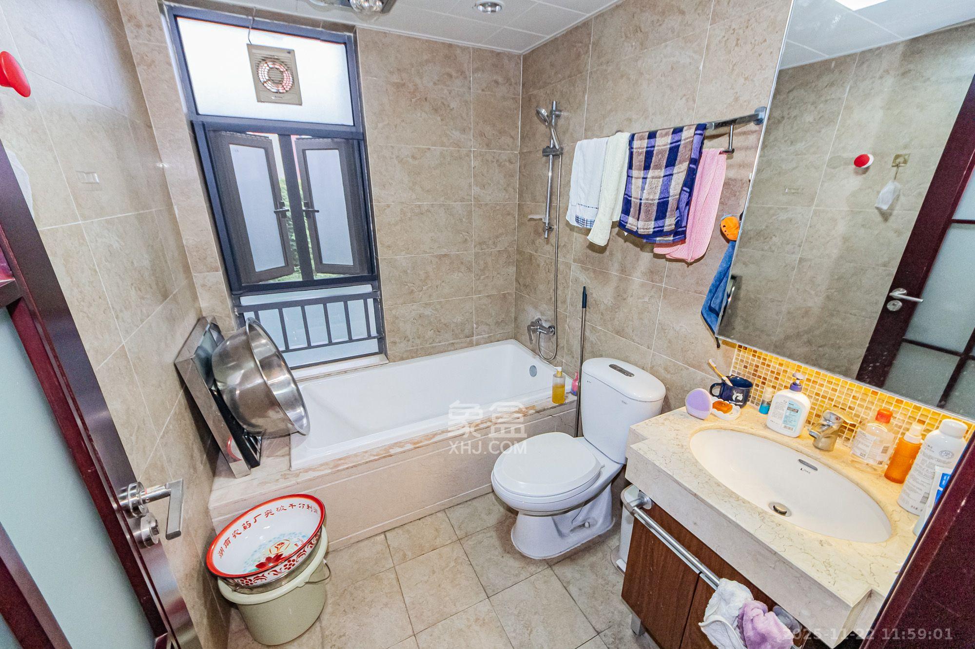 珠江花城四期花盛 3室2厅2卫 2700.0元/月 珠江花城四期花盛 3室2厅2卫 2700.0元/月室内图