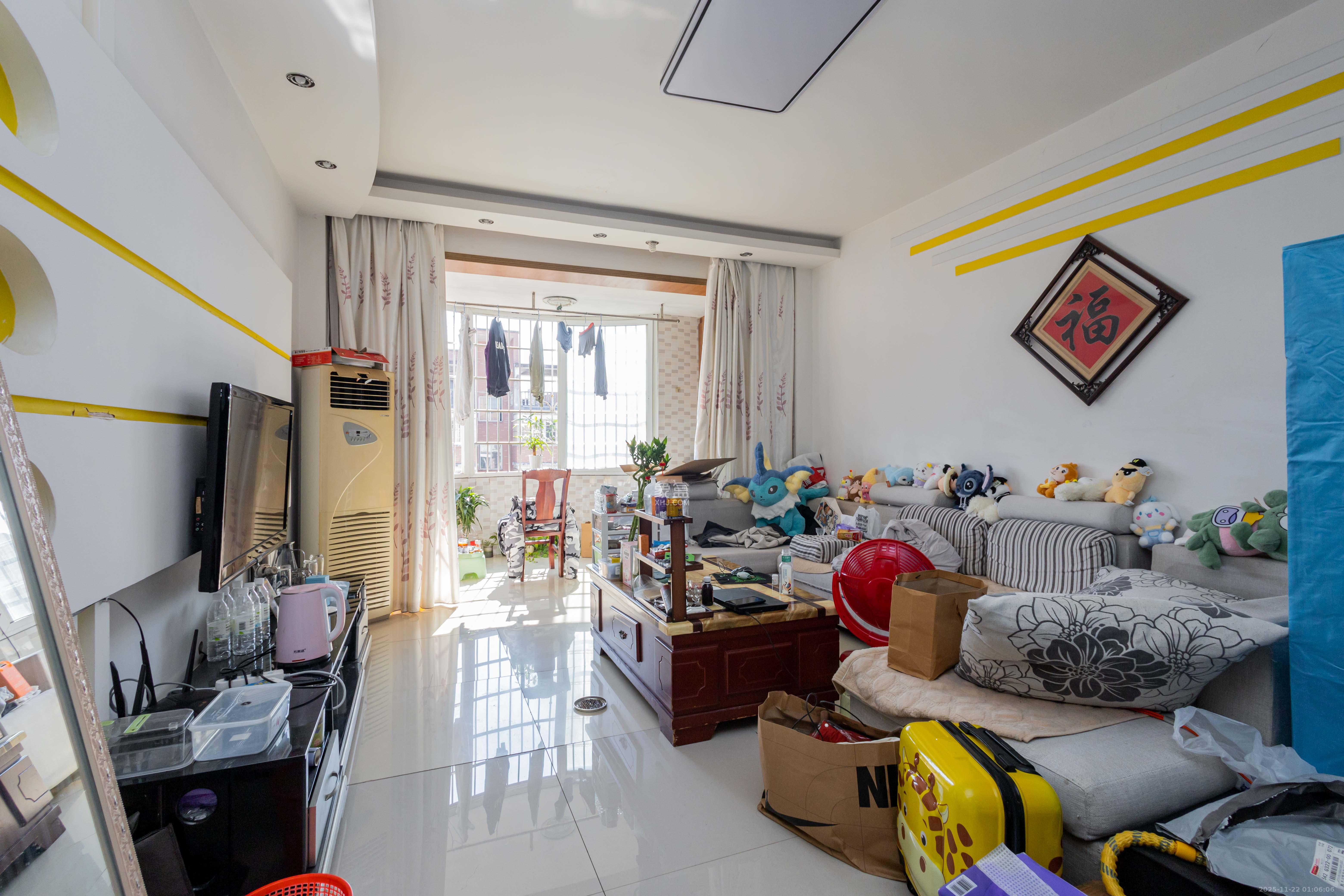 星城国际 2室2厅1卫 38.8万 星城国际 2室2厅1卫 38.8万客厅