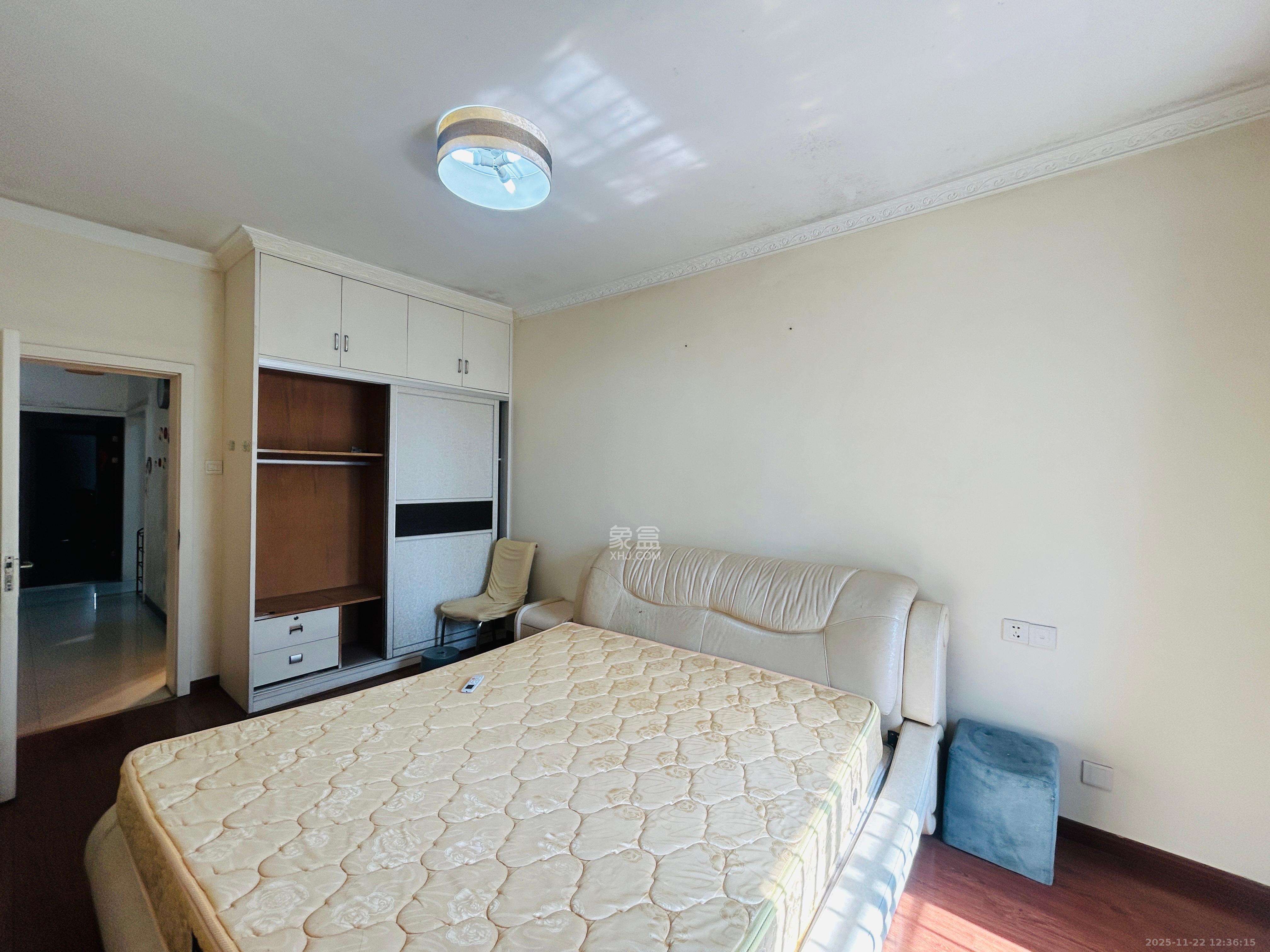 中房F联邦  3室2厅1卫    2700.0元/月室内图