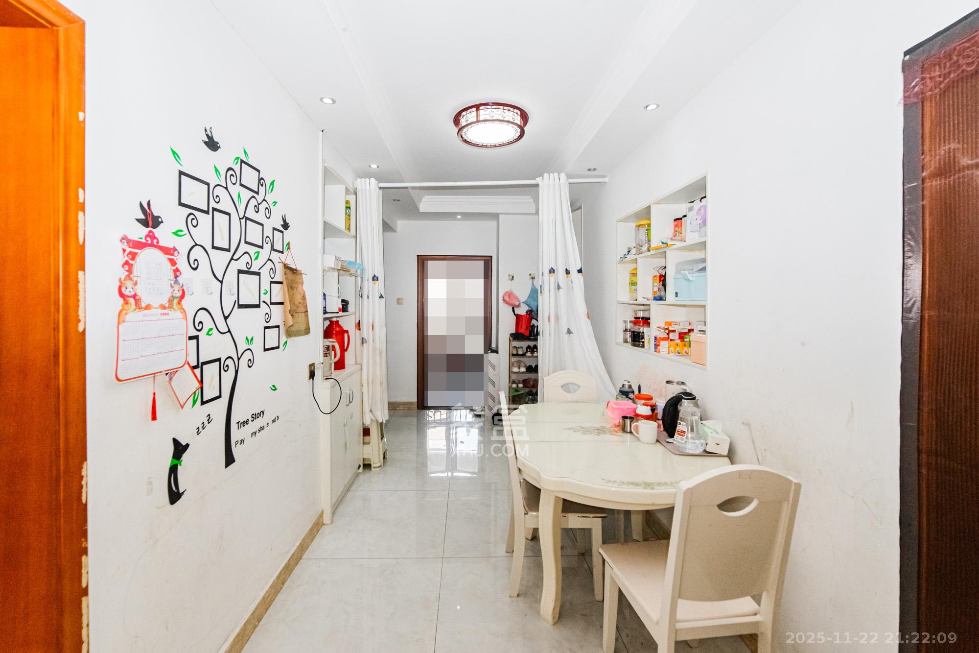 万国城（当代满庭春MOMA）三期  3室2厅1卫    68.0万客厅