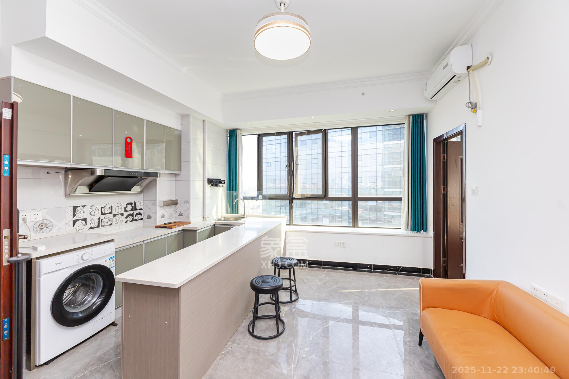 长燃润和天地(长润小区印湘江) 2室1厅1卫 35.0万 长燃润和天地(长润小区印湘江) 2室1厅1卫 35.0万客厅