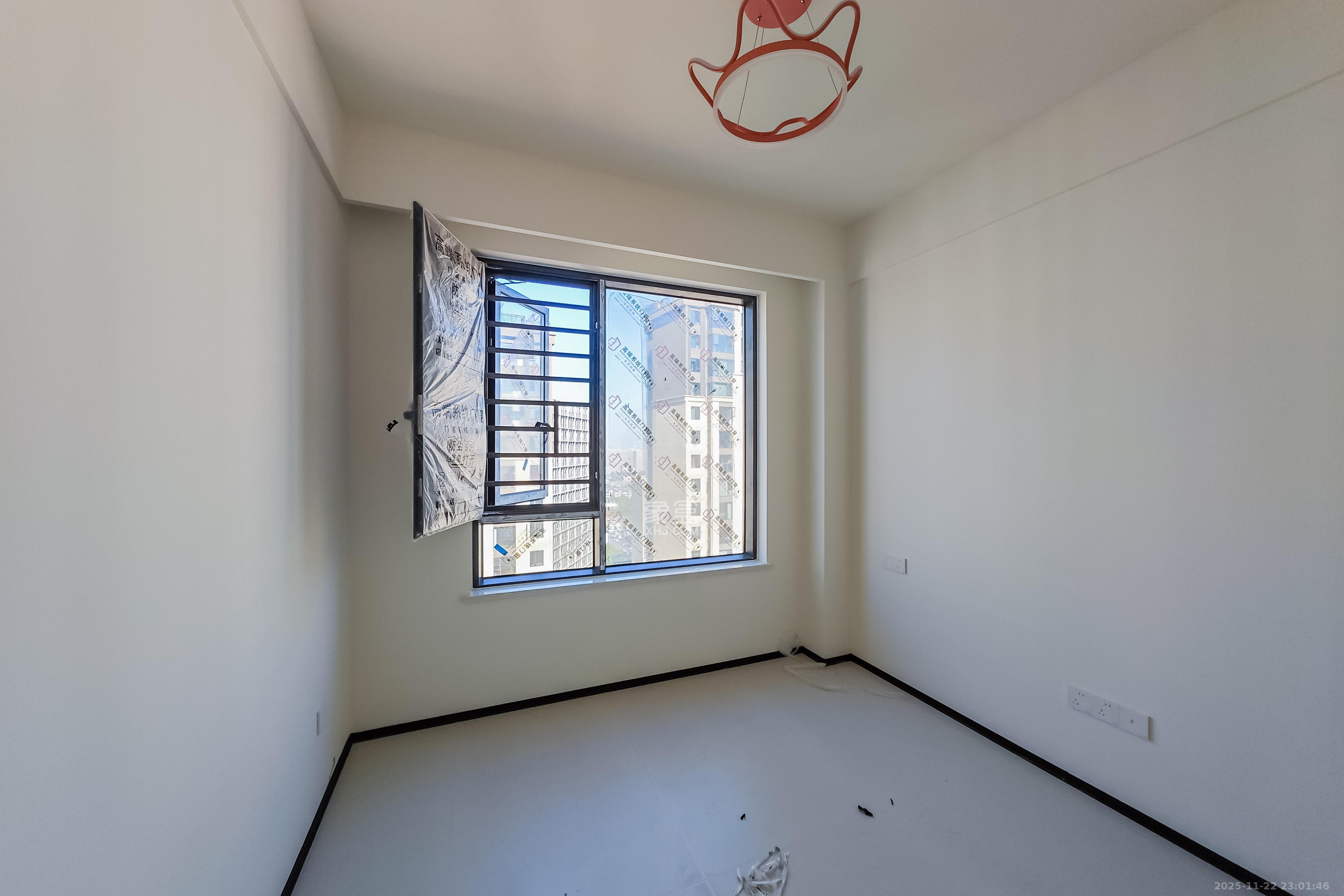 中天星耀城  5室2厅2卫    218.0万卧室