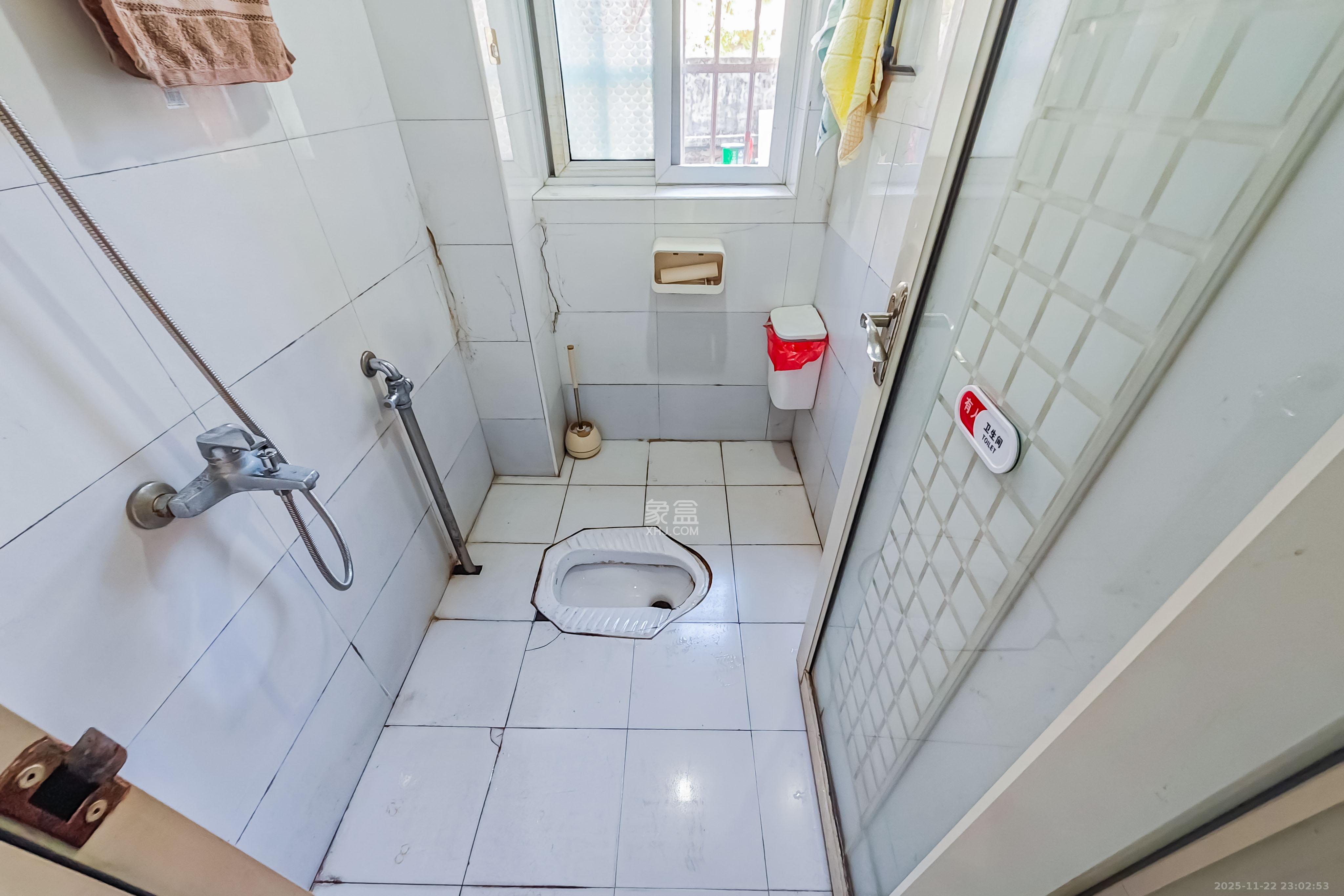 紫薇苑  2室2厅1卫    82.0万卫生间