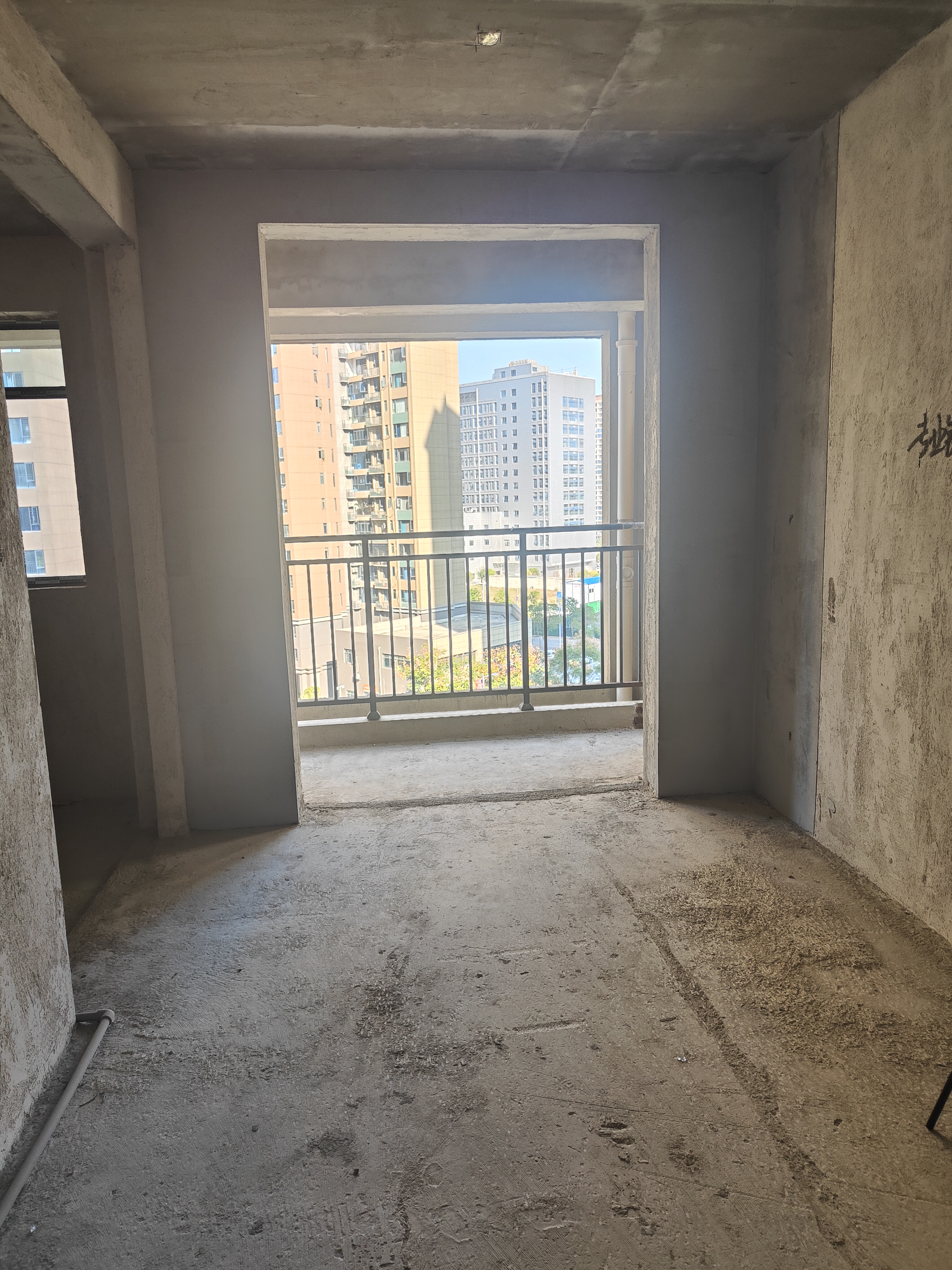 鹏泰天麓  4室2厅2卫    88.0万