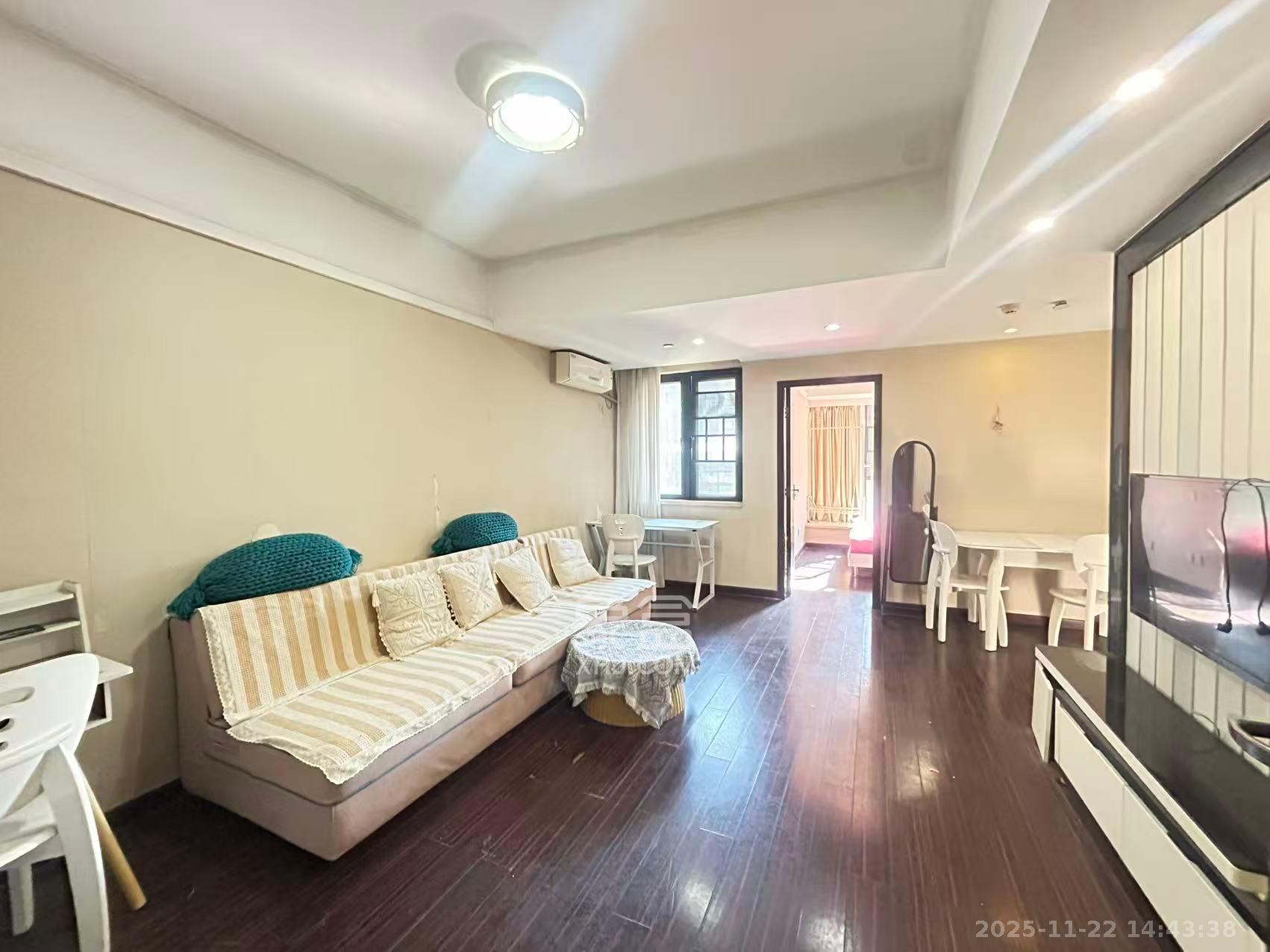 德思勤城市广场(宝格丽公寓) 1室1厅1卫 2000.0元/月 德思勤城市广场(宝格丽公寓) 1室1厅1卫 2000.0元/月室内图