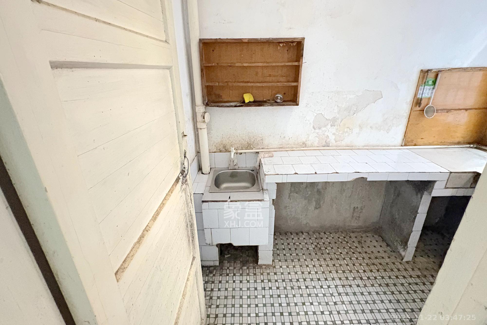 新兴小区（杨家山社区）  2室1厅1卫    33.0万厨房