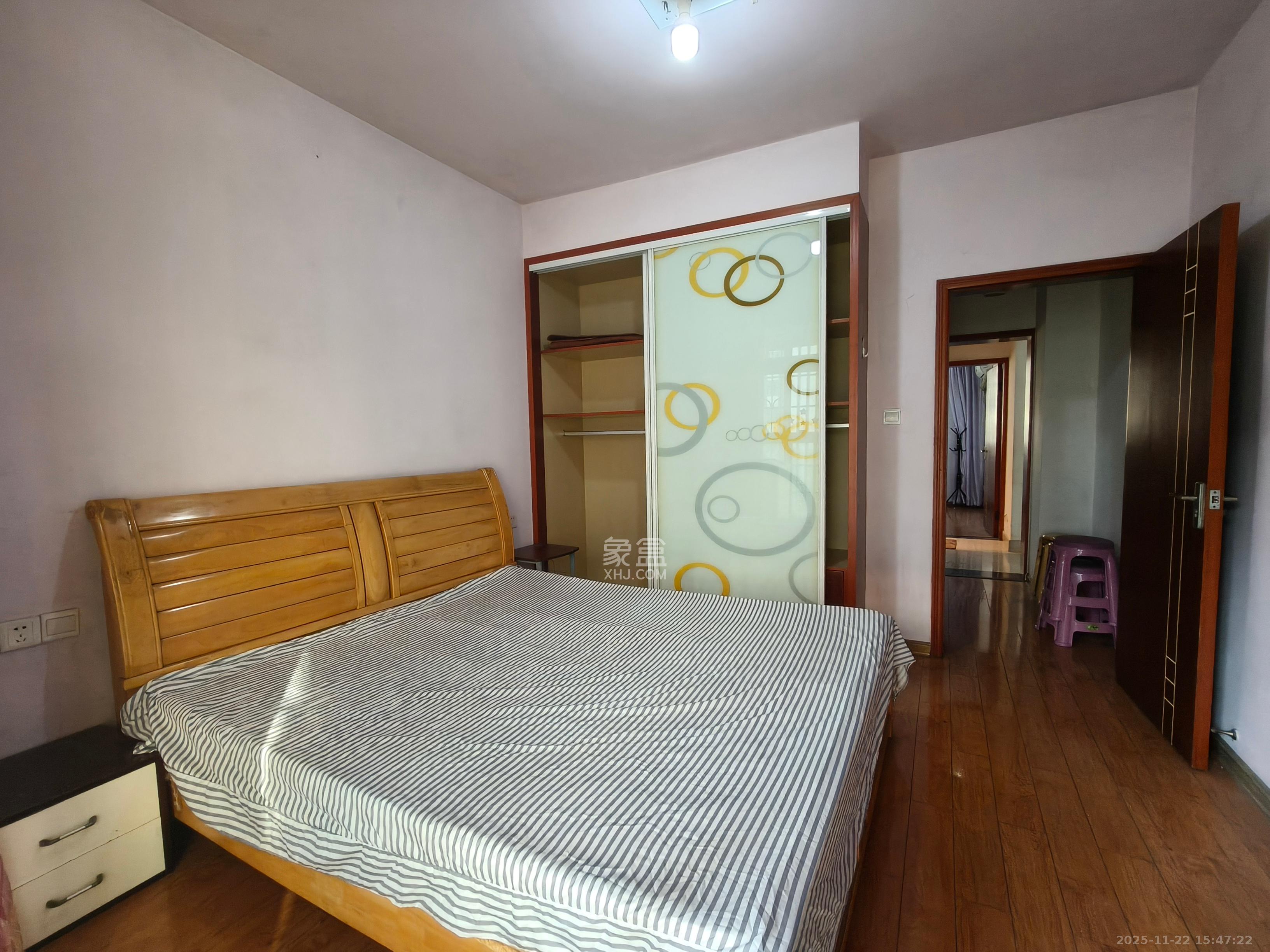 香槟小镇(香槟花苑）  3室2厅1卫    1600.0元/月室内图