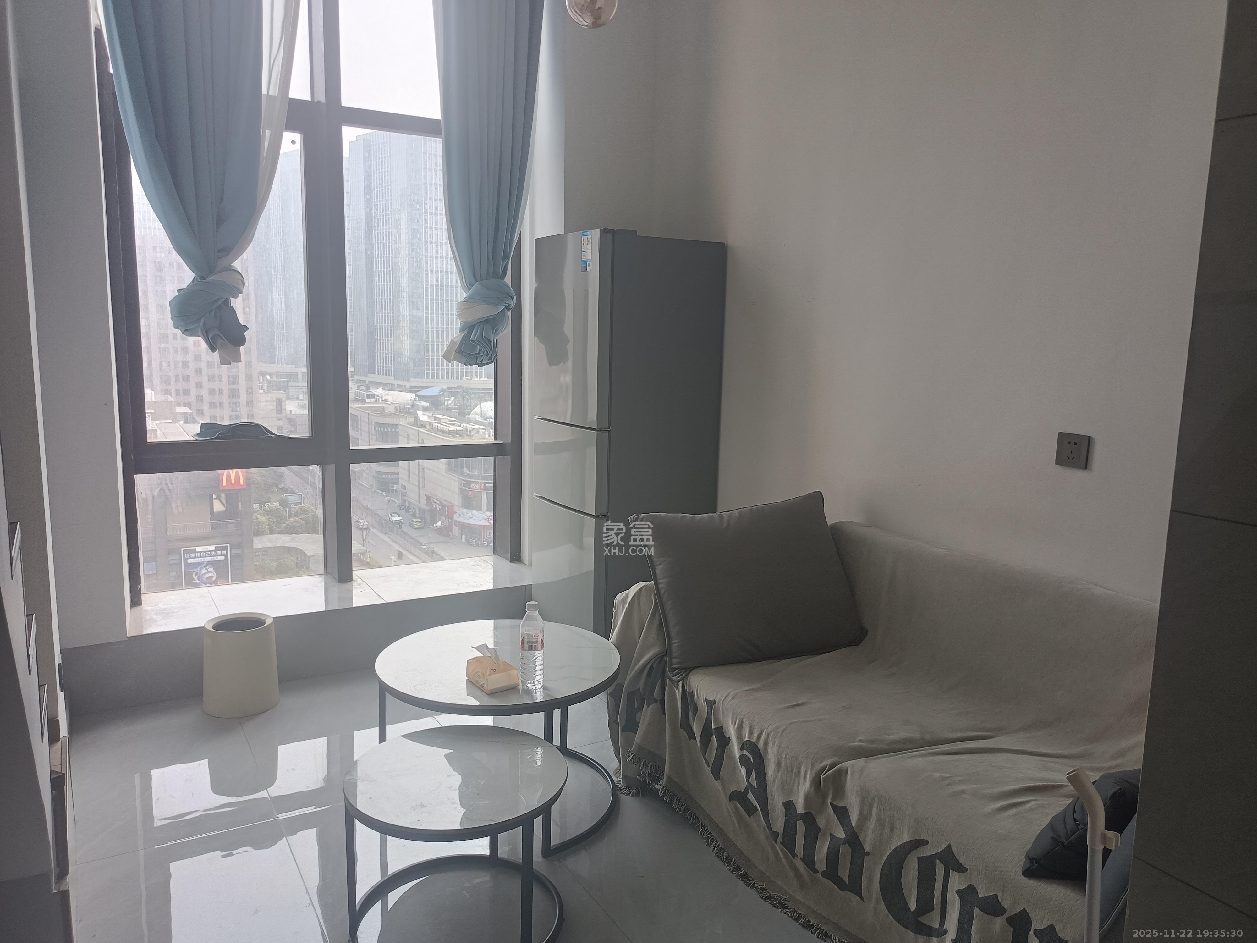 珠江花城好世界  1室1厅1卫    1700.0元/月室内图