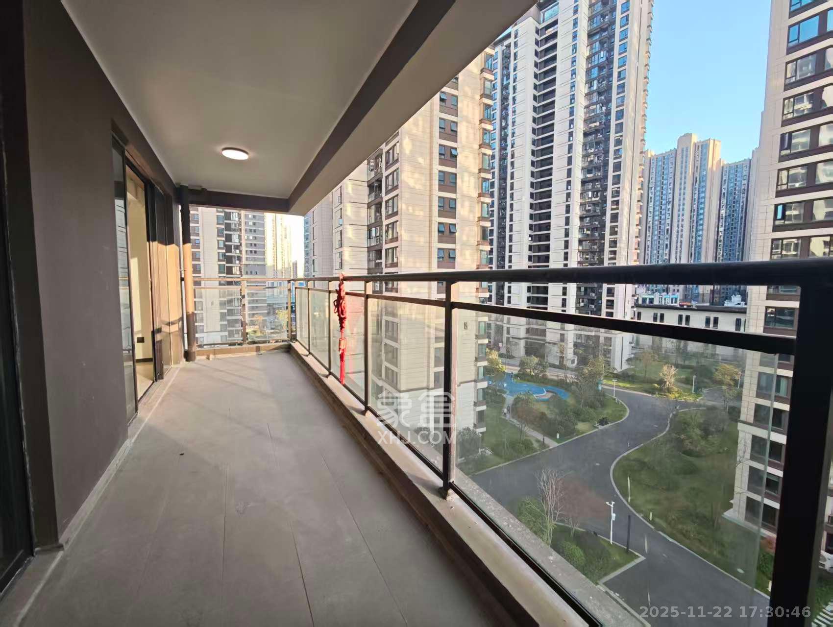 荣盛锦绣学府  3室2厅2卫    2200.0元/月室内图