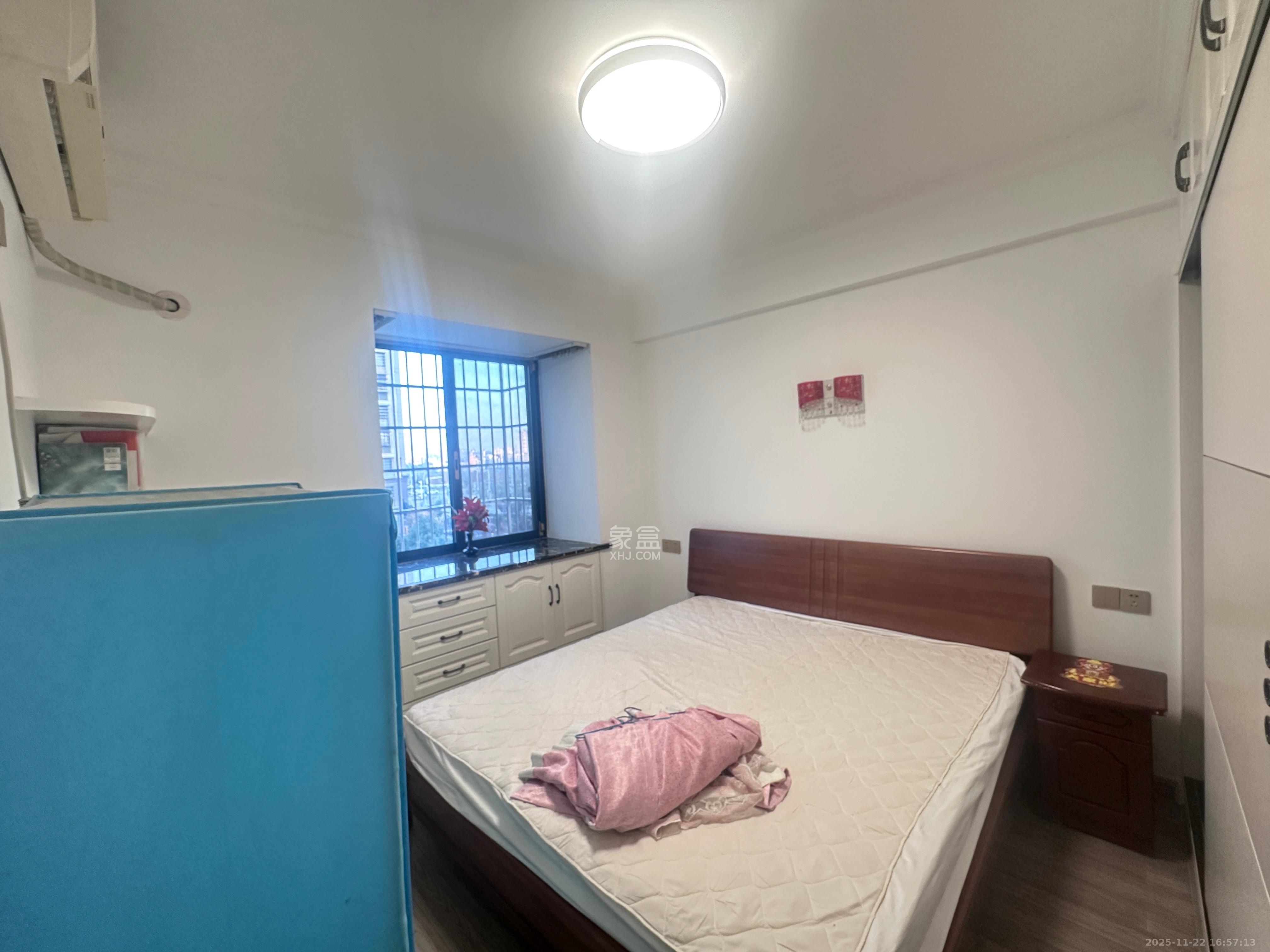 桥头家苑一期  3室2厅2卫    2000.0元/月室内图