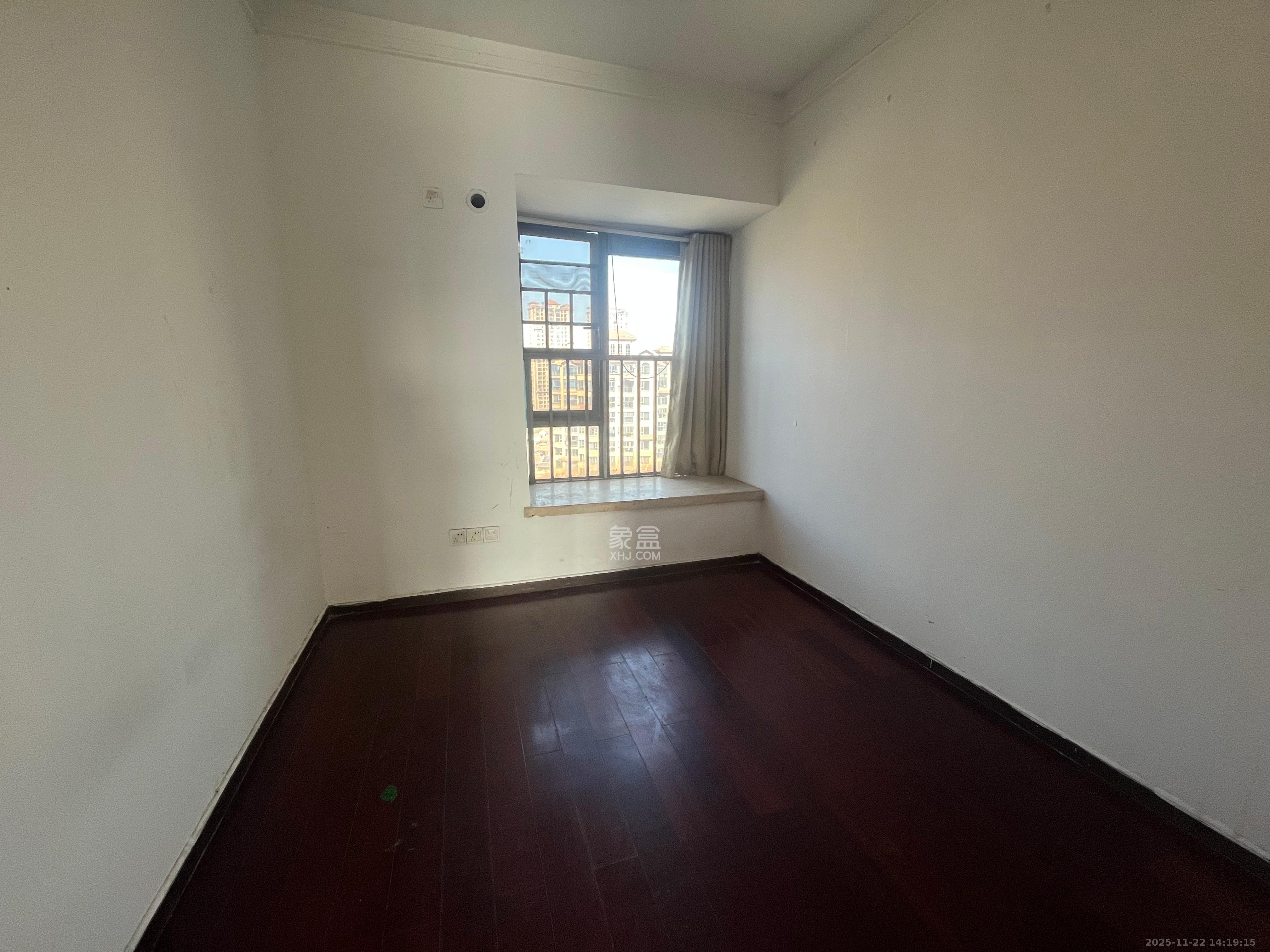 珠江花城三期锦鲤 3室2厅1卫 2500.0元/月 珠江花城三期锦鲤 3室2厅1卫 2500.0元/月室内图