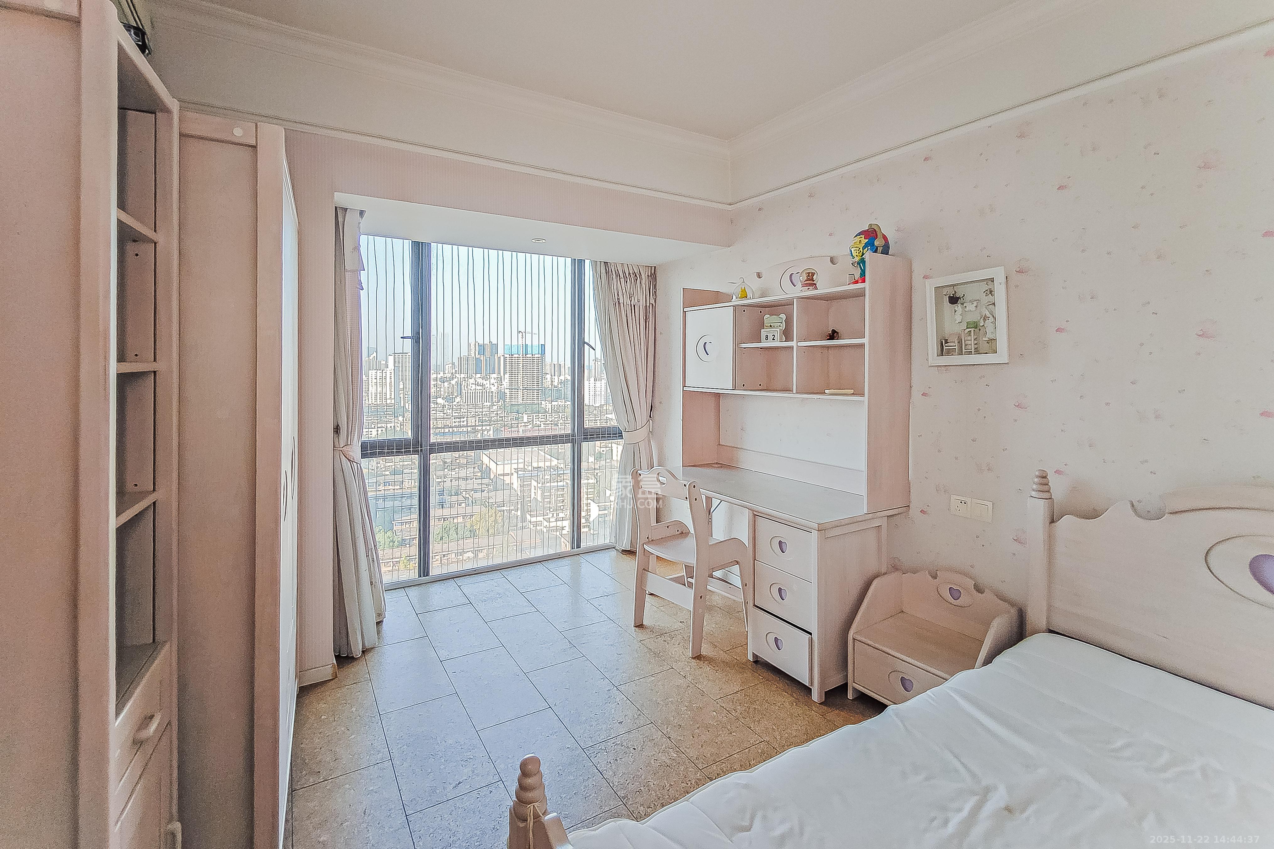 万博汇 3室2厅2卫 230.0万 万博汇 3室2厅2卫 230.0万卧室