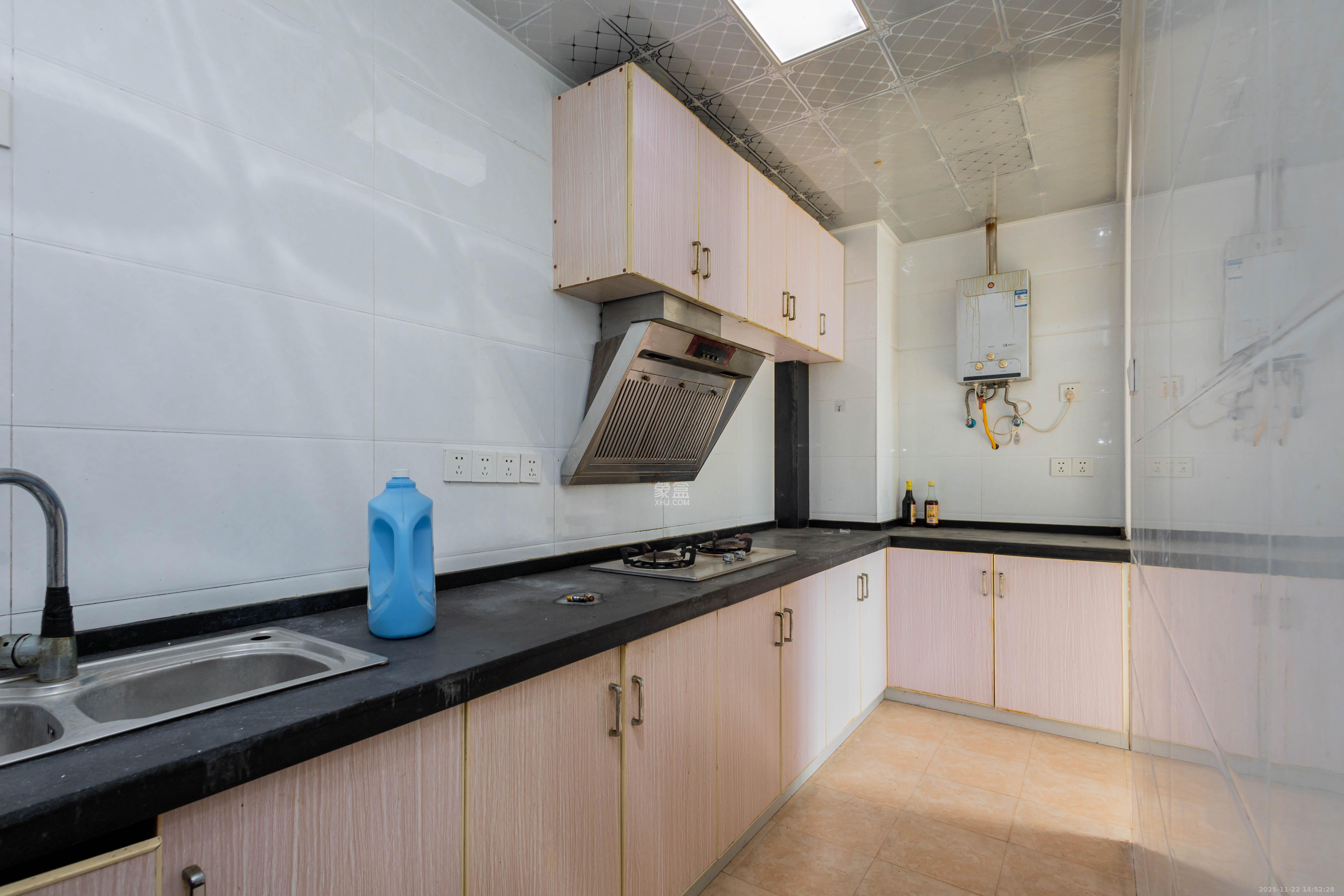 旭辉华庭 1室2厅1卫 62.0万 旭辉华庭 1室2厅1卫 62.0万厨房