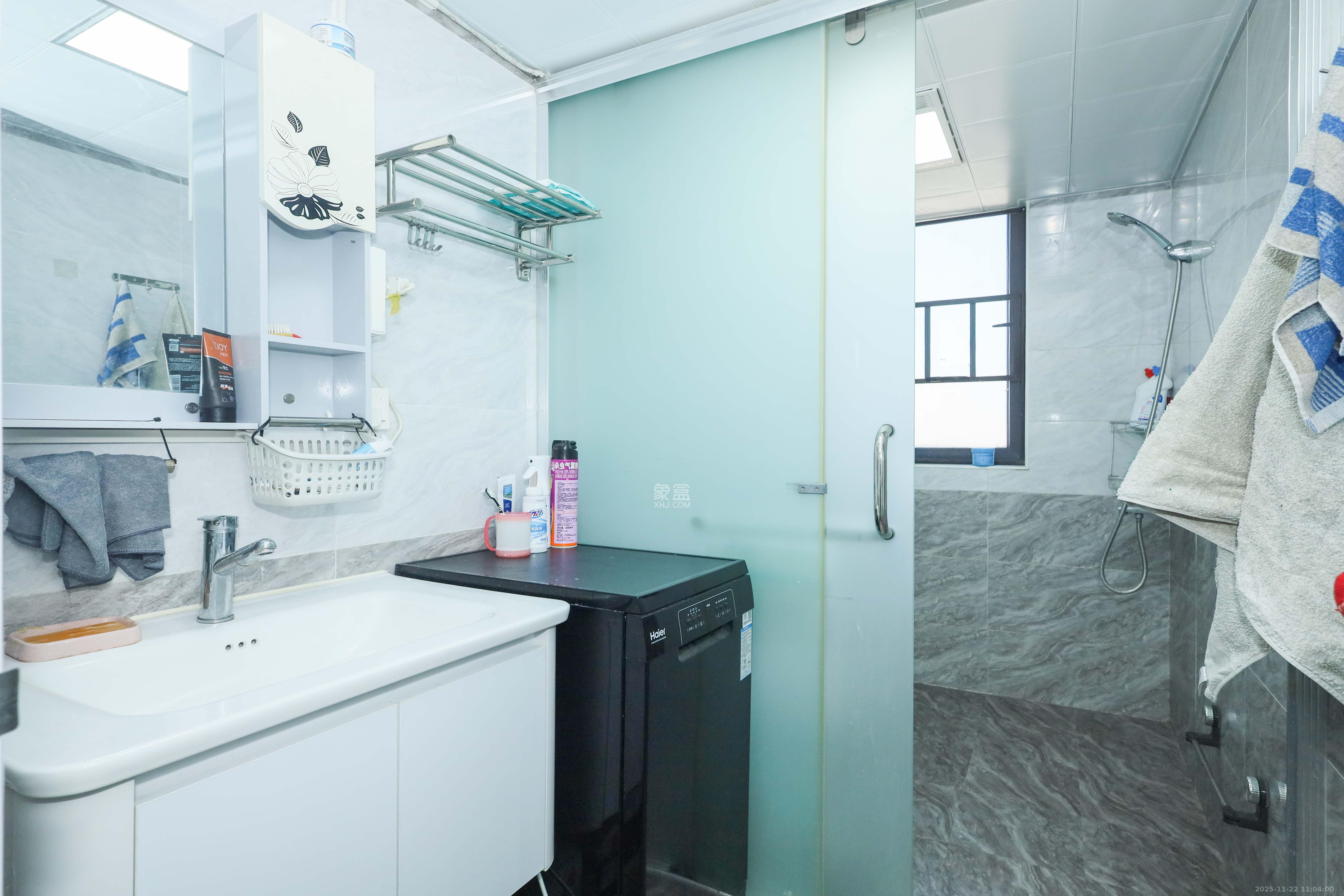 中国铁建梅溪青秀三期  4室2厅2卫    212.0万卫生间