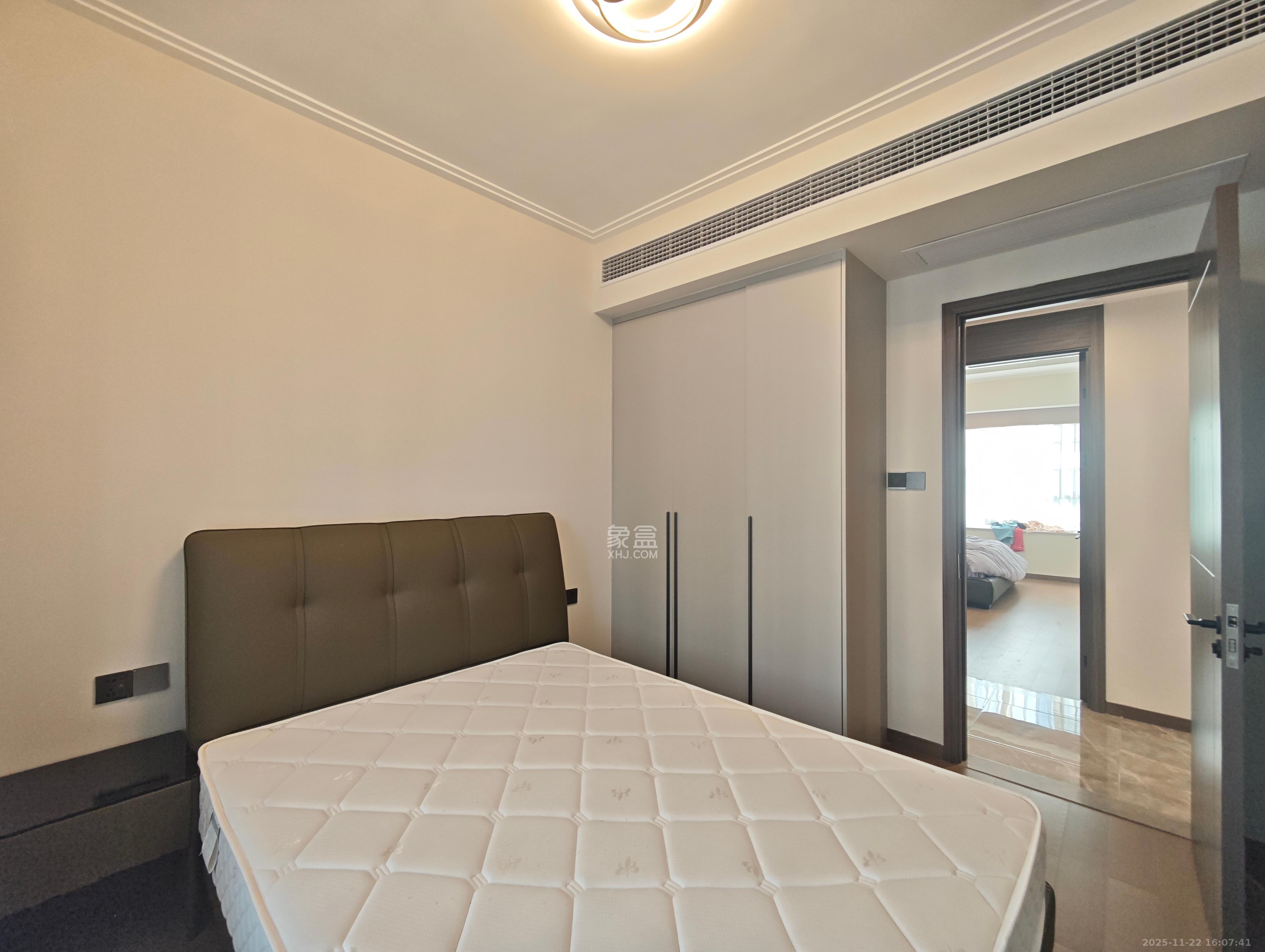 绿地V岛  4室2厅2卫    3500.0元/月室内图