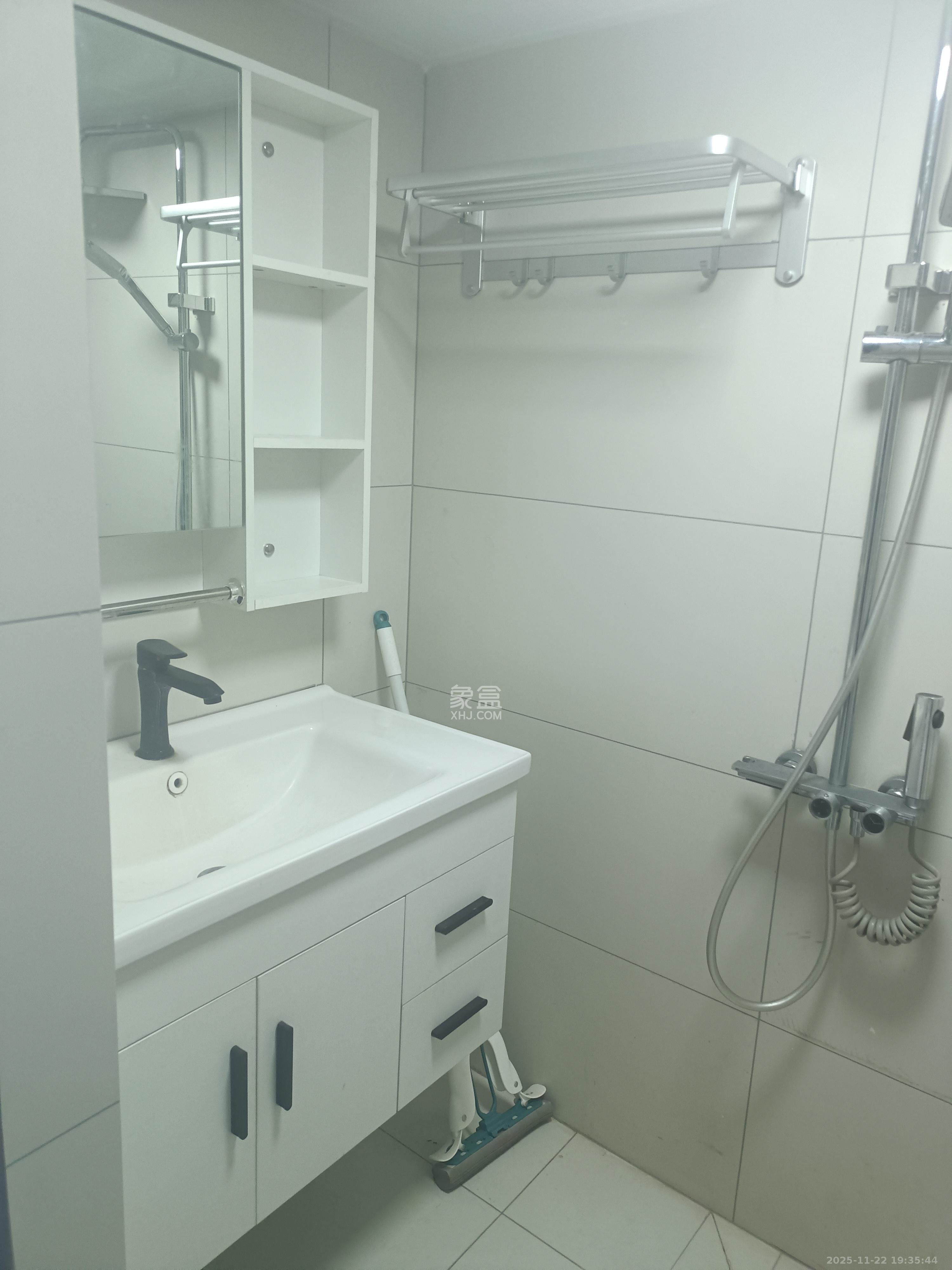 珠江花城好世界  1室1厅1卫    1700.0元/月室内图