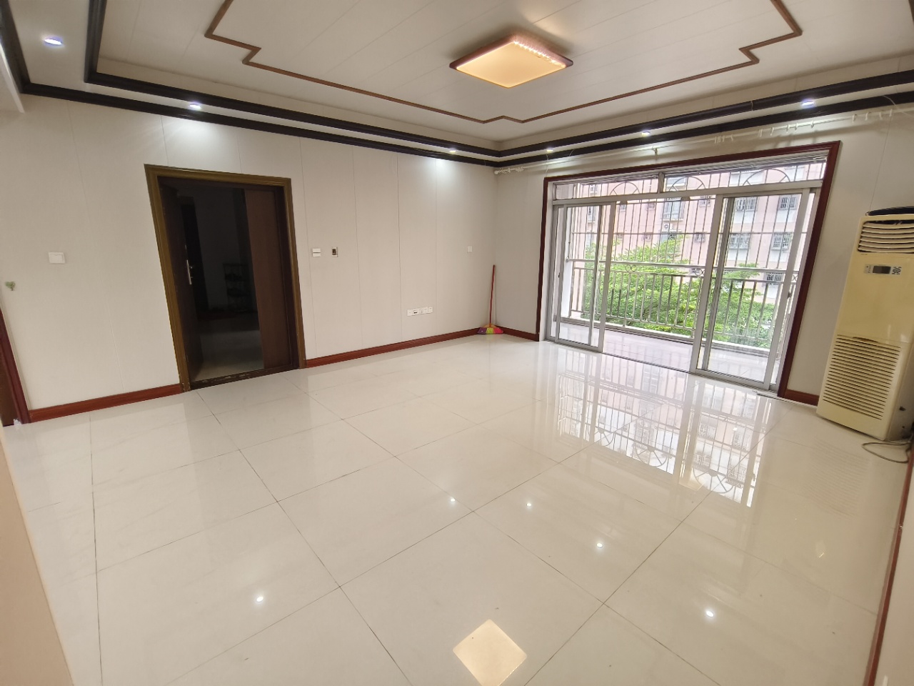 八一小区 3室2厅2卫 3200.0元/月 八一小区 3室2厅2卫 3200.0元/月室内图