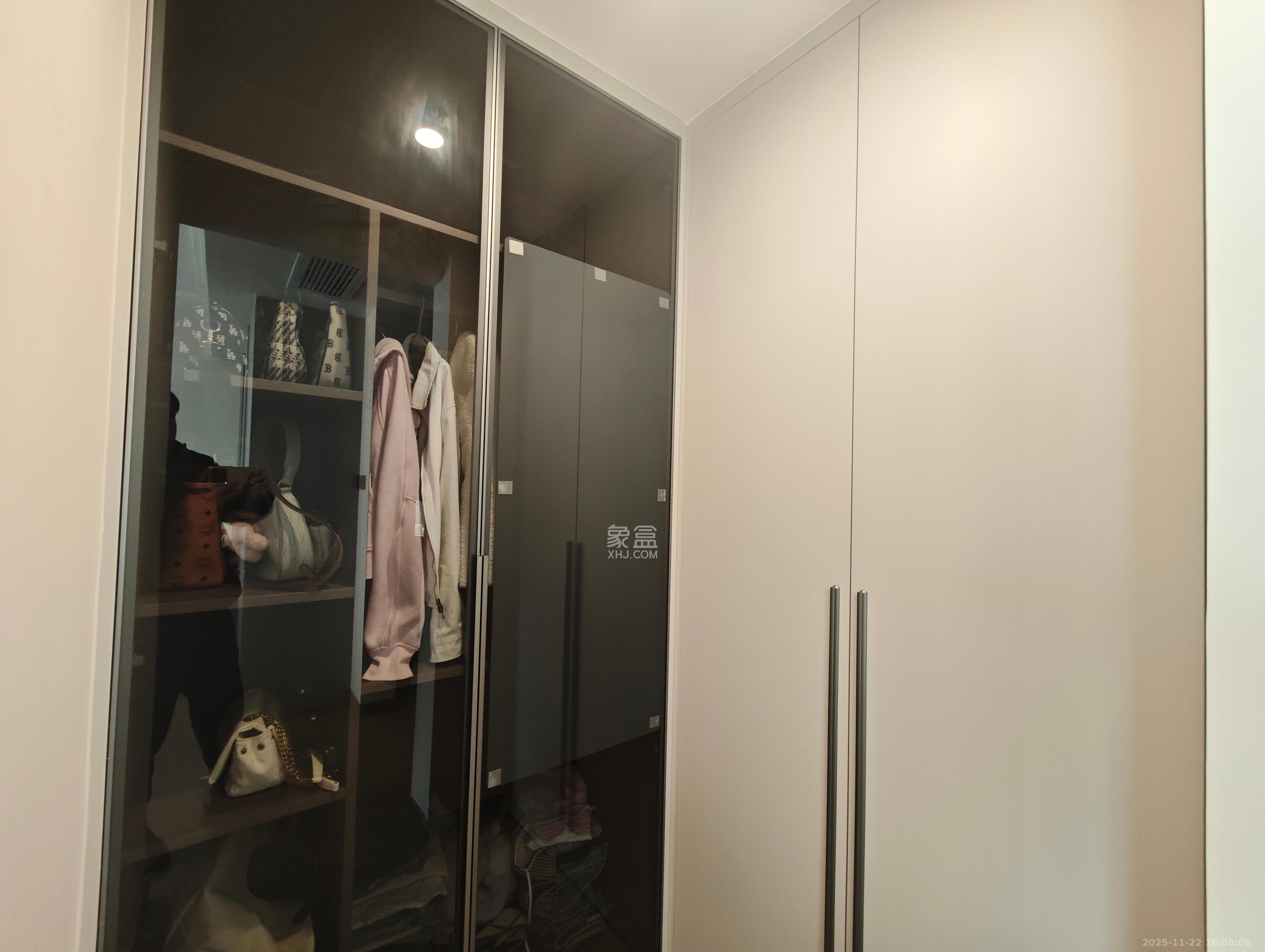 绿地V岛 4室2厅2卫 3500.0元/月 绿地V岛 4室2厅2卫 3500.0元/月室内图