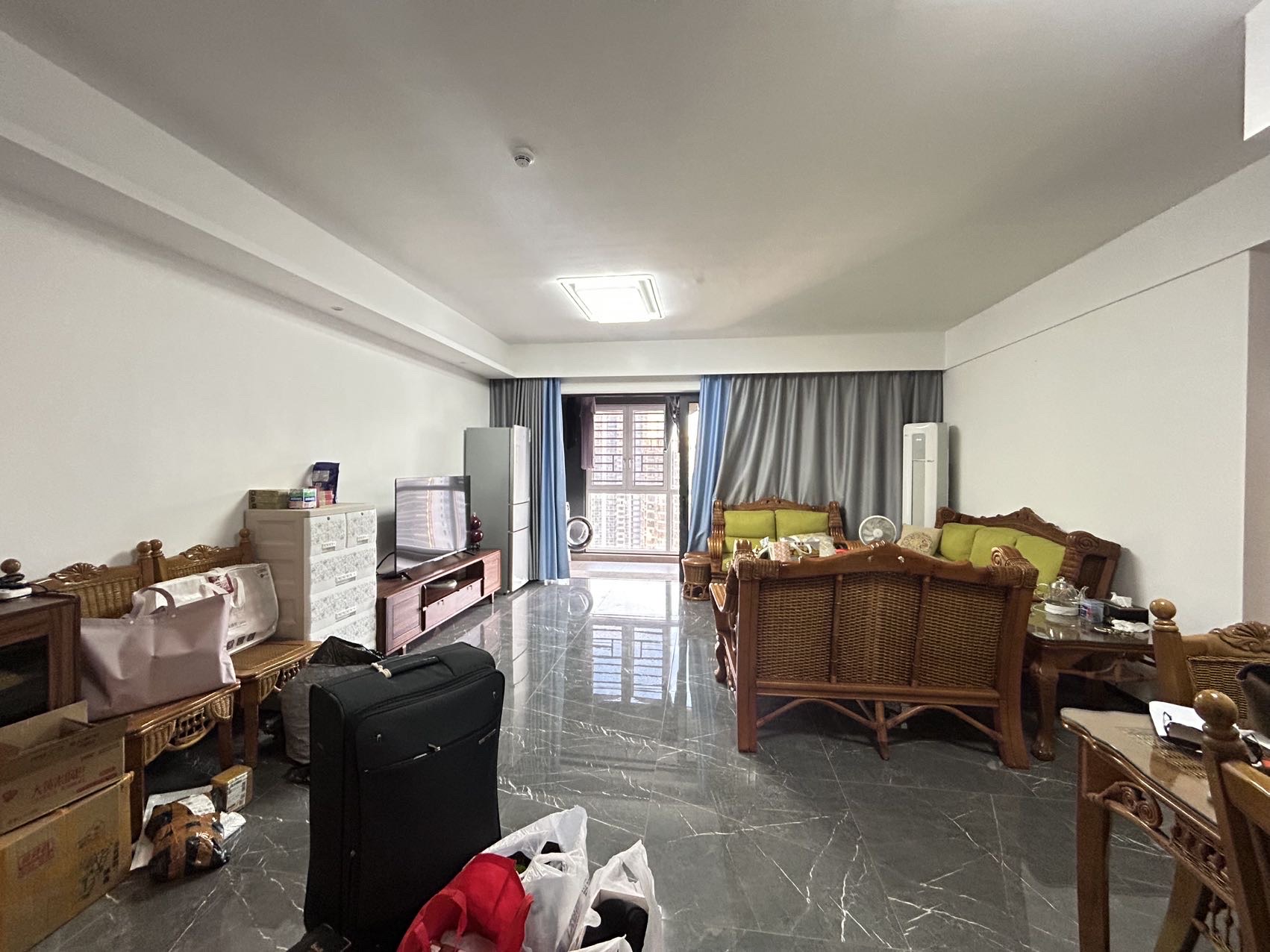 中海汇德里  3室2厅2卫    4500.0元/月