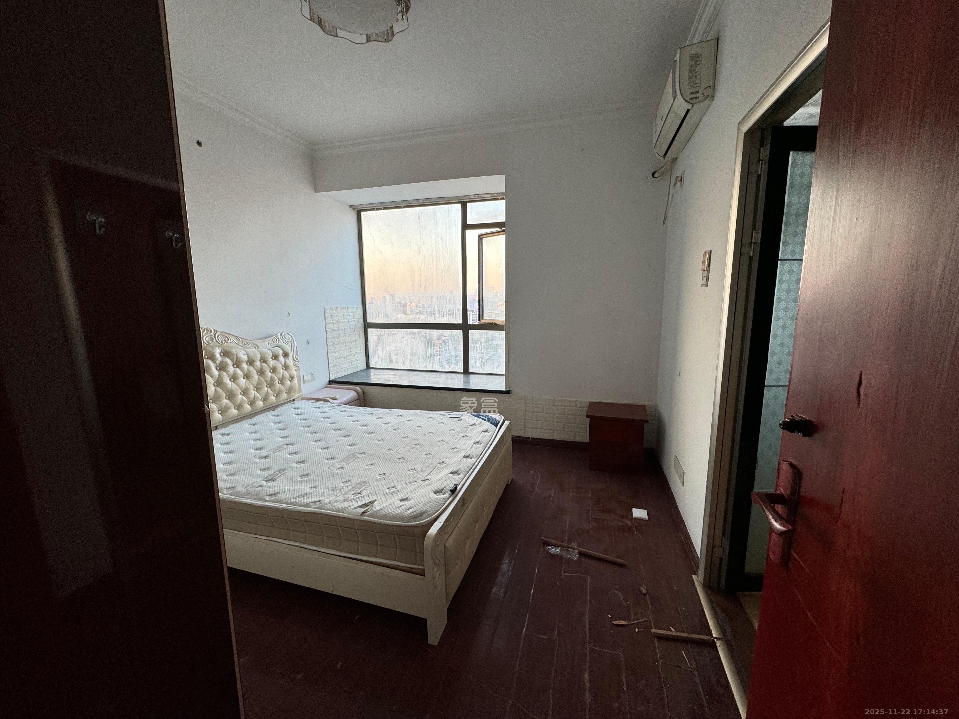 金领家族  3室2厅2卫    2600.0元/月室内图