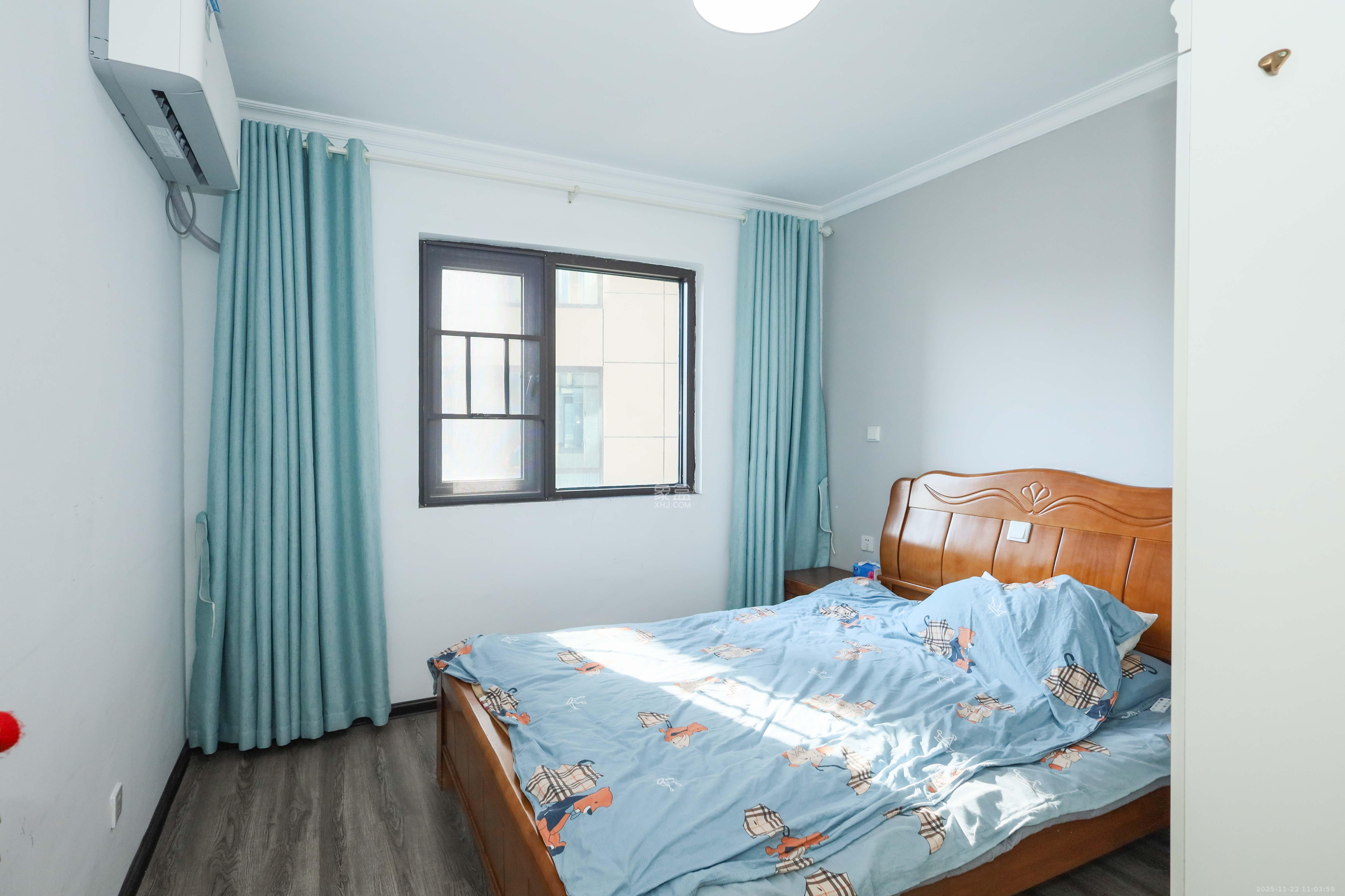 中国铁建梅溪青秀三期  4室2厅2卫    212.0万卧室