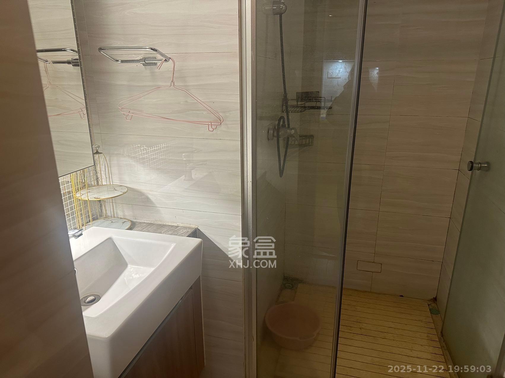 奥林匹克花园贡院三期 1室1厅1卫 1300.0元/月 奥林匹克花园贡院三期 1室1厅1卫 1300.0元/月室内图