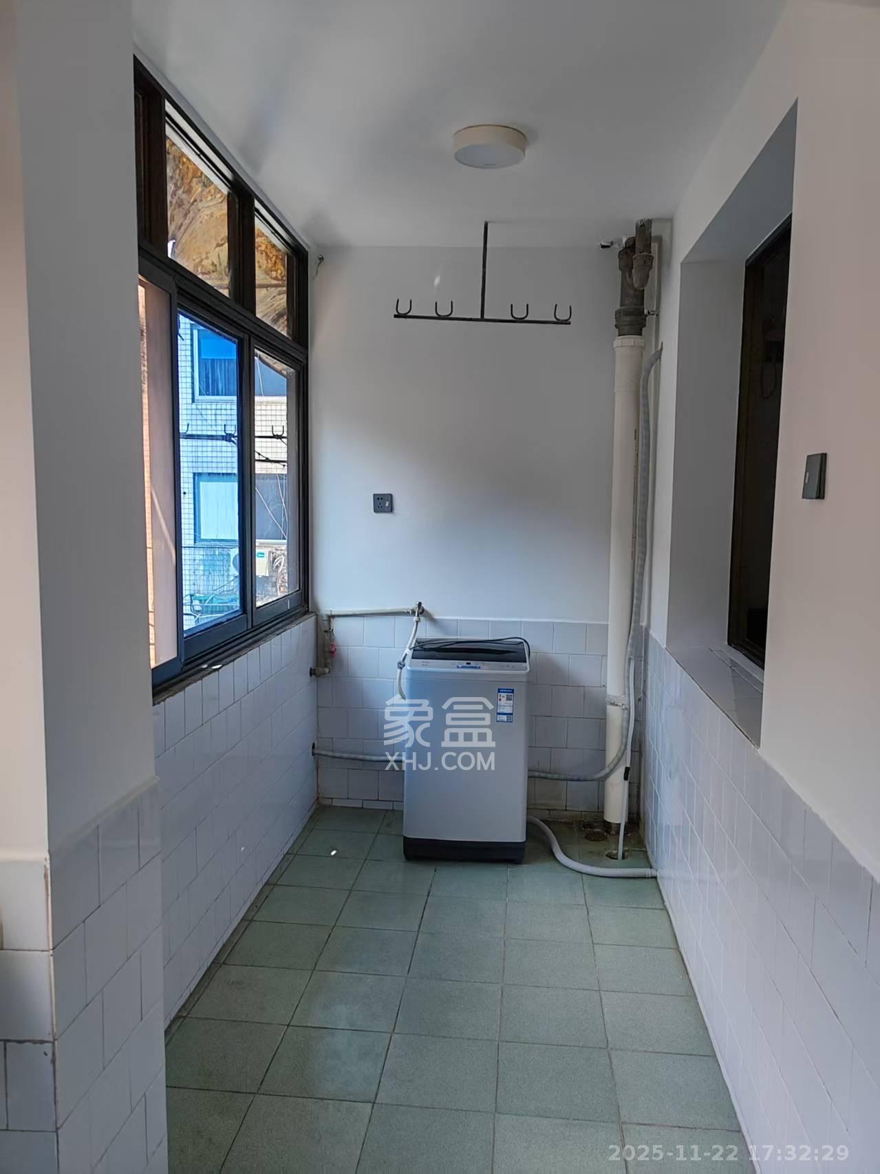 化油器厂宿舍 2室1厅1卫 2000.0元/月 化油器厂宿舍 2室1厅1卫 2000.0元/月室内图