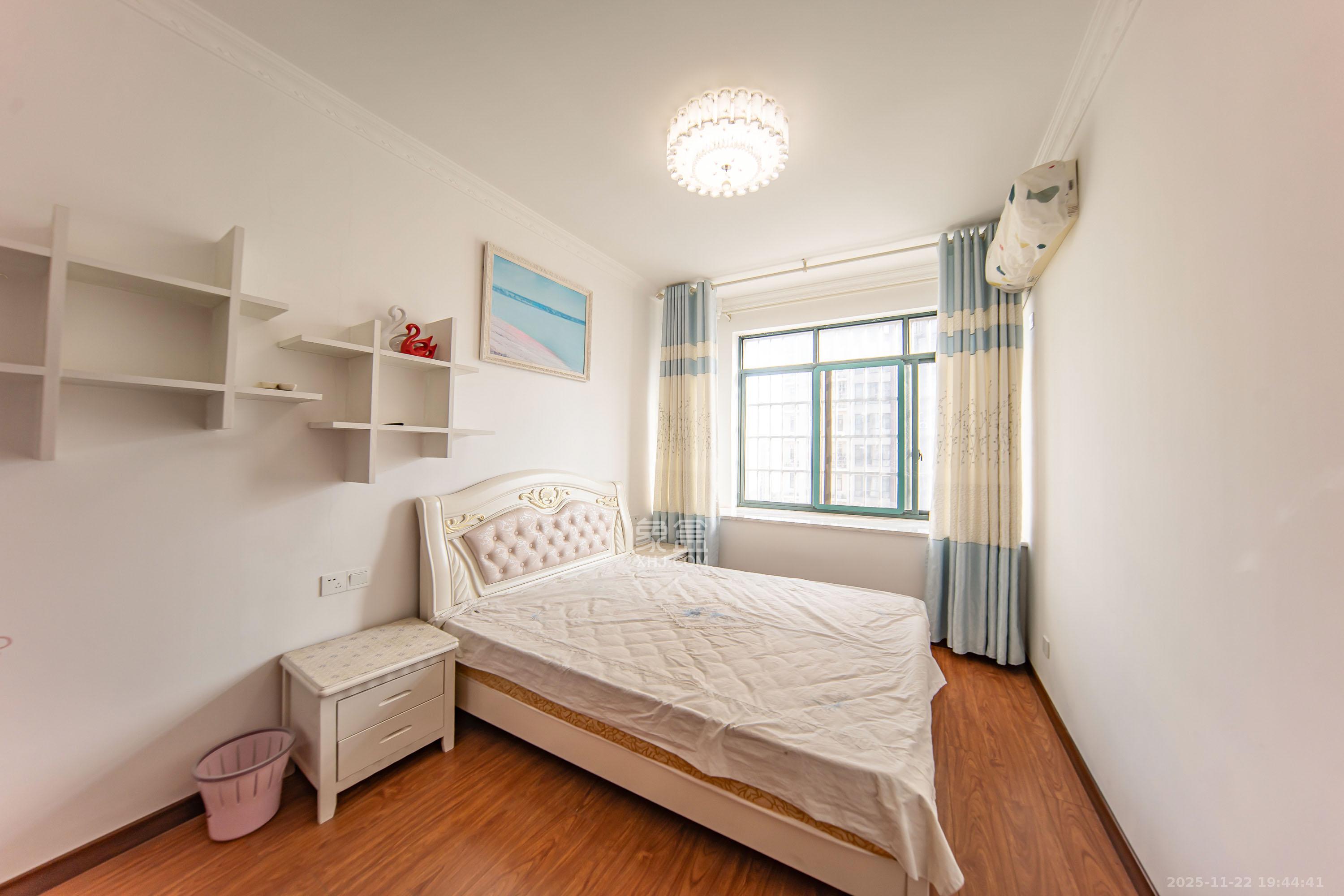 枫华府第  3室2厅2卫    58.0万卧室